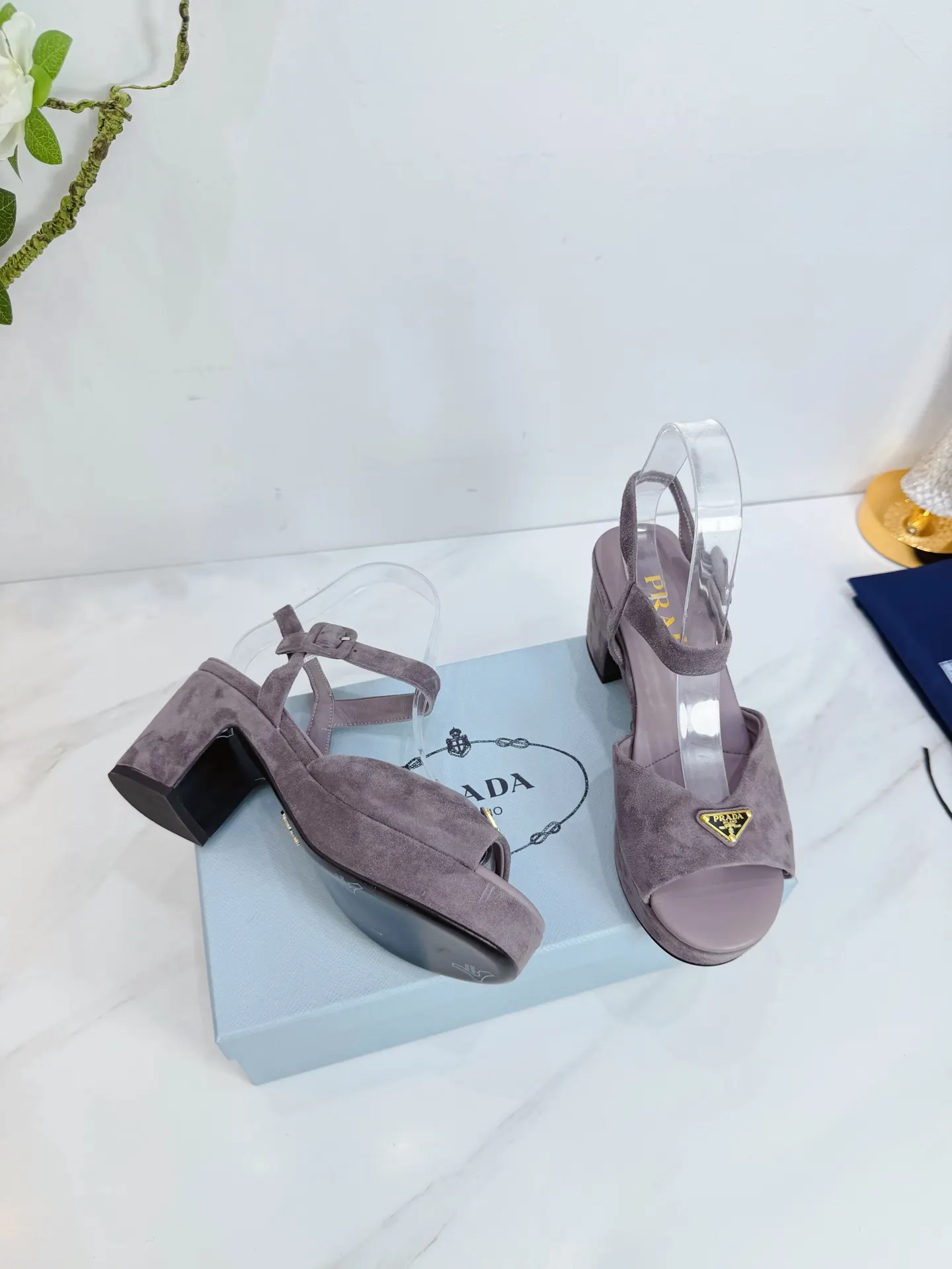 Prada 羊皮 休闲鞋 舒适