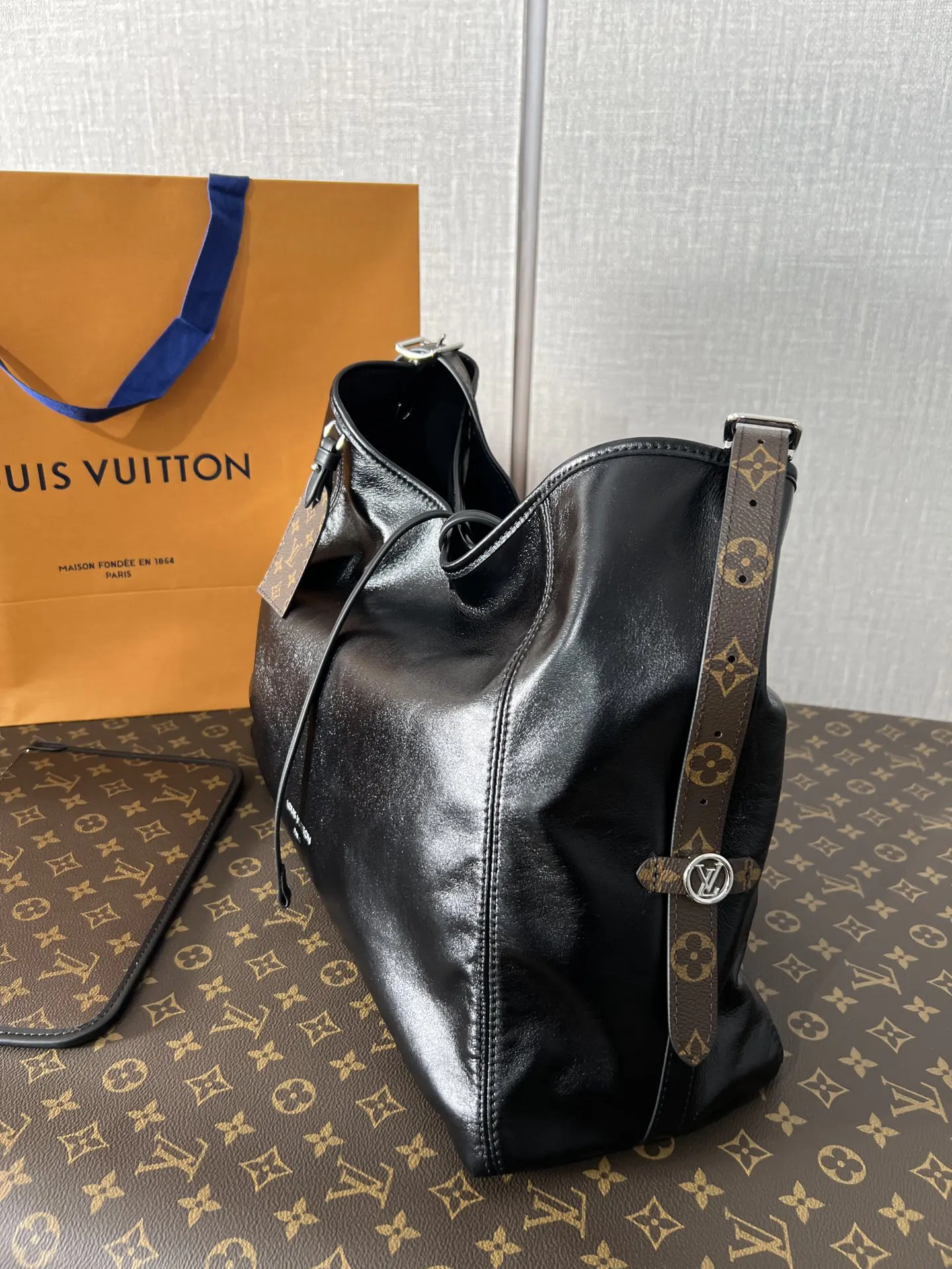 CarryAll 羊皮 中号羊皮 Dark中号 水桶包 休閒水桶款