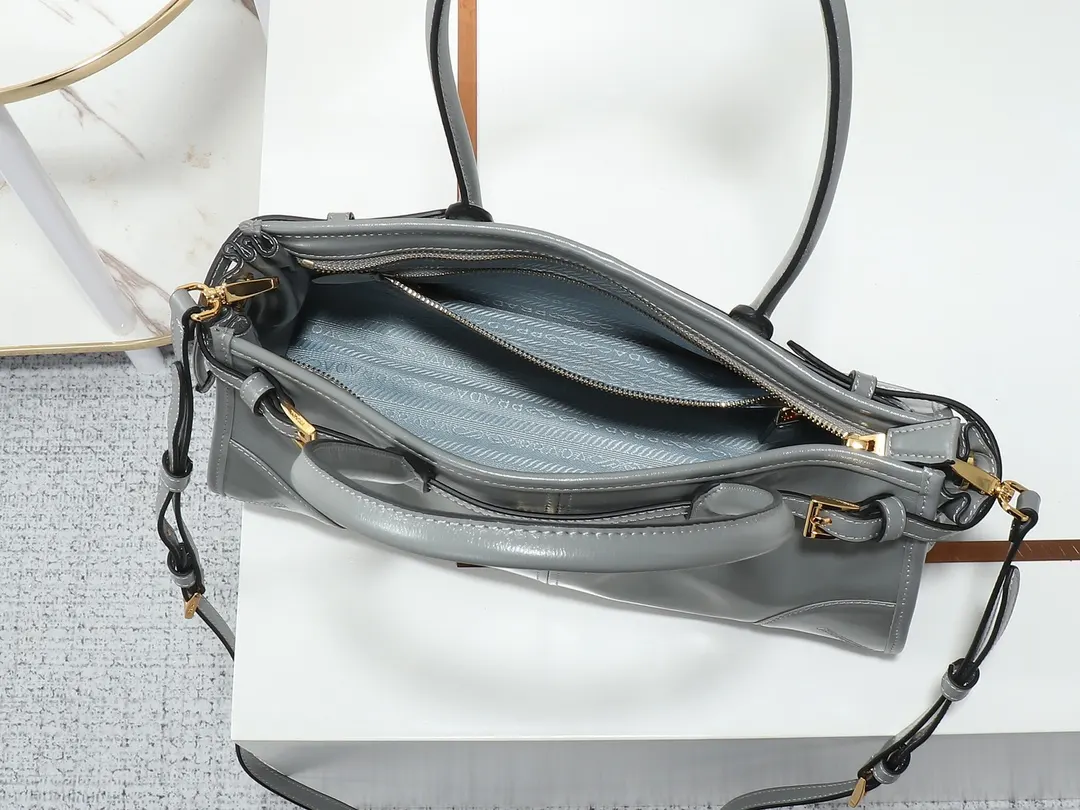 PRADA 1BA426 斜挎包 日常通勤款