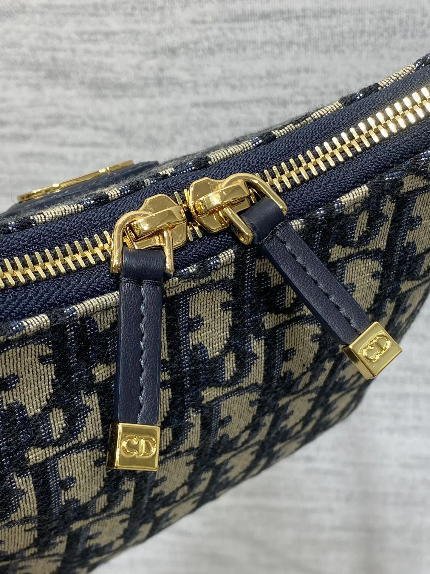 Dior 秋冬系列Miss 單肩水饺包 采用經典Oblique 手拿包 精致手拿款