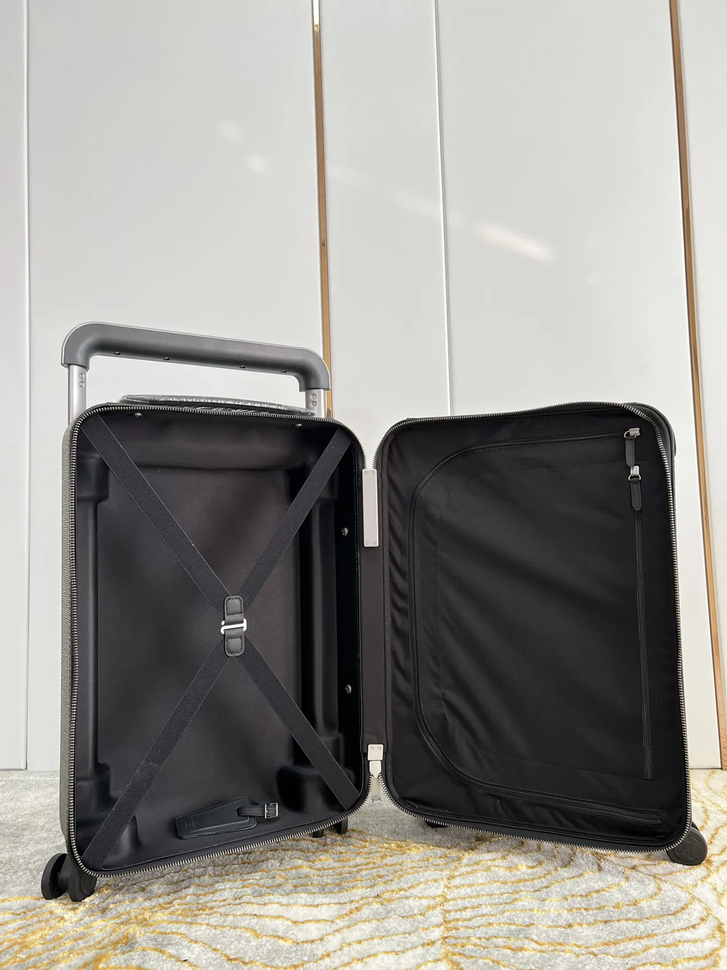 LV 黑色 帆布 详细特征 × 长×宽×高 人工测量 行李箱 旅行拉杆款 轻便出行款