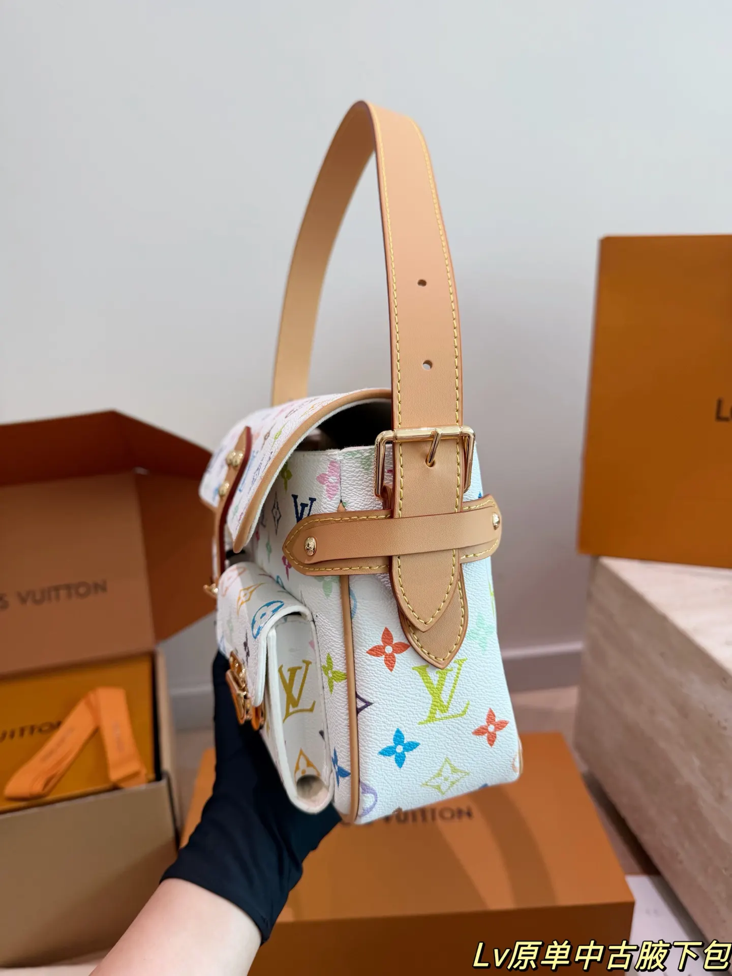 LV 奶白 焦糖色 牛皮 腋下包 復古腋下背款