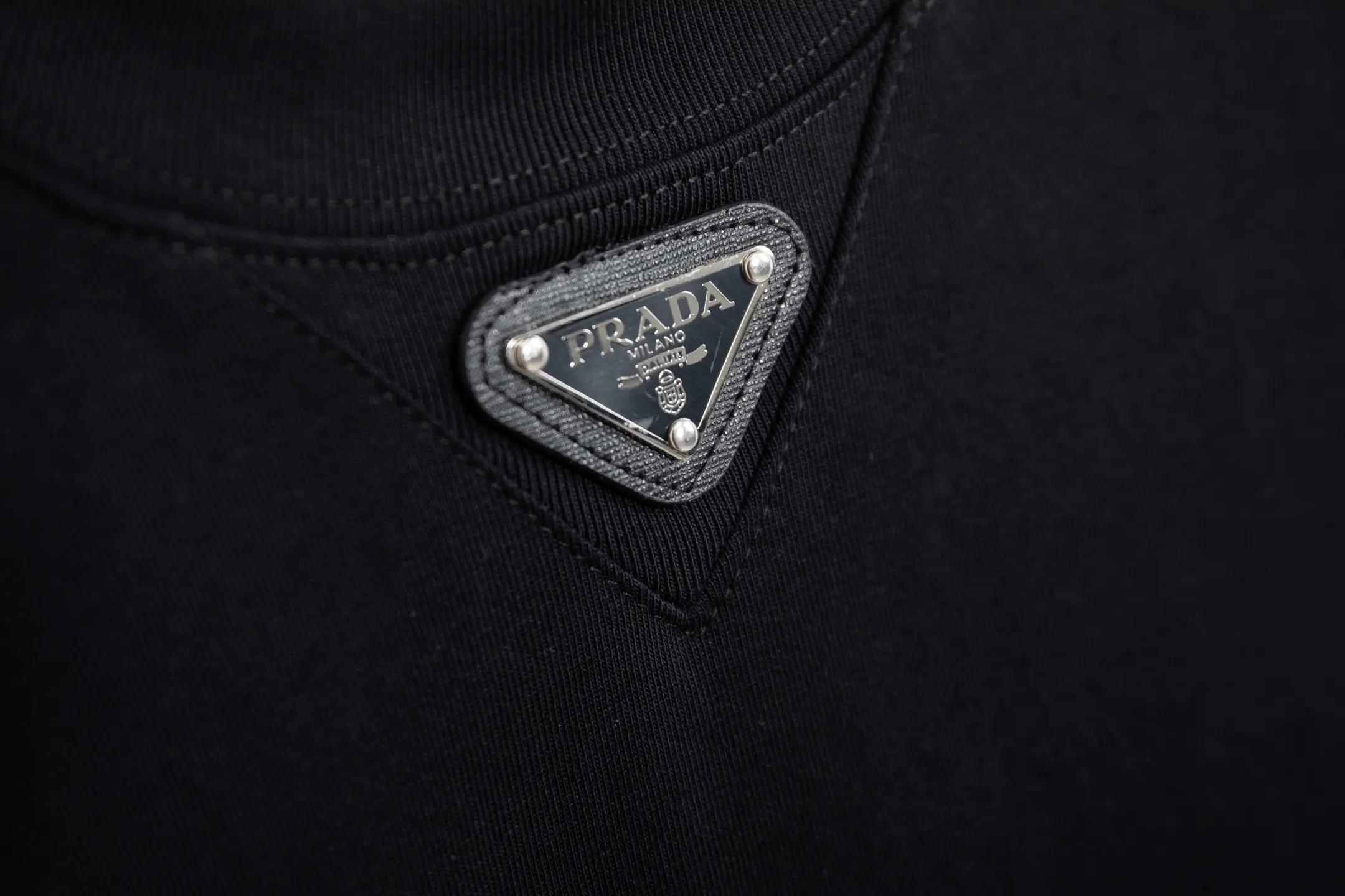 PRADA 领口小标 短袖T恤 高克重休闲款