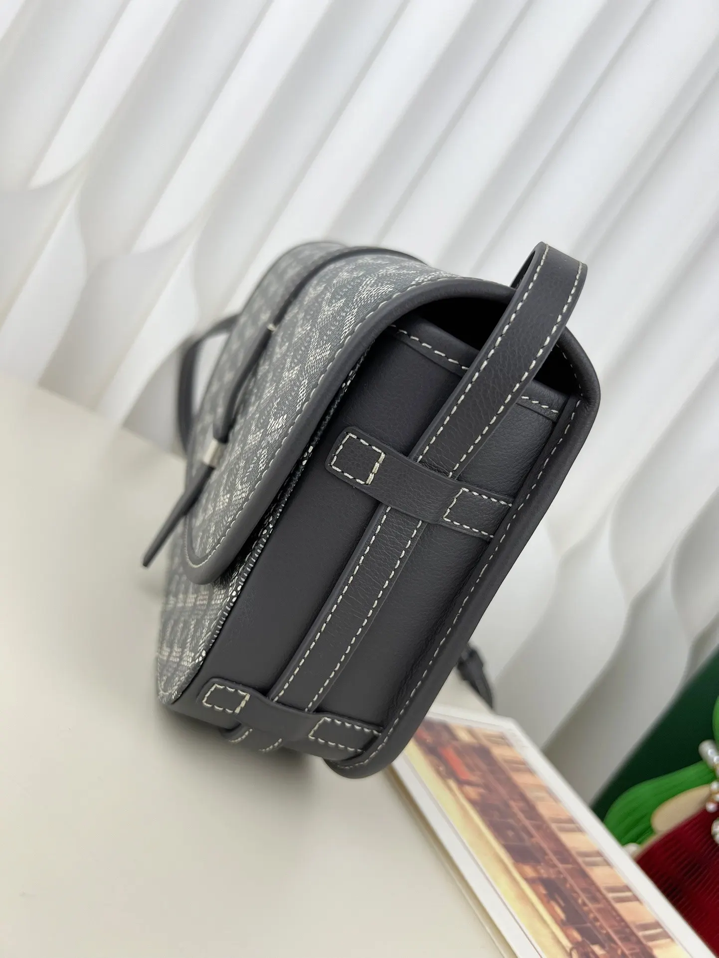 Goyard 戈雅 邮差包～ 斜挎包 轻便斜挎款