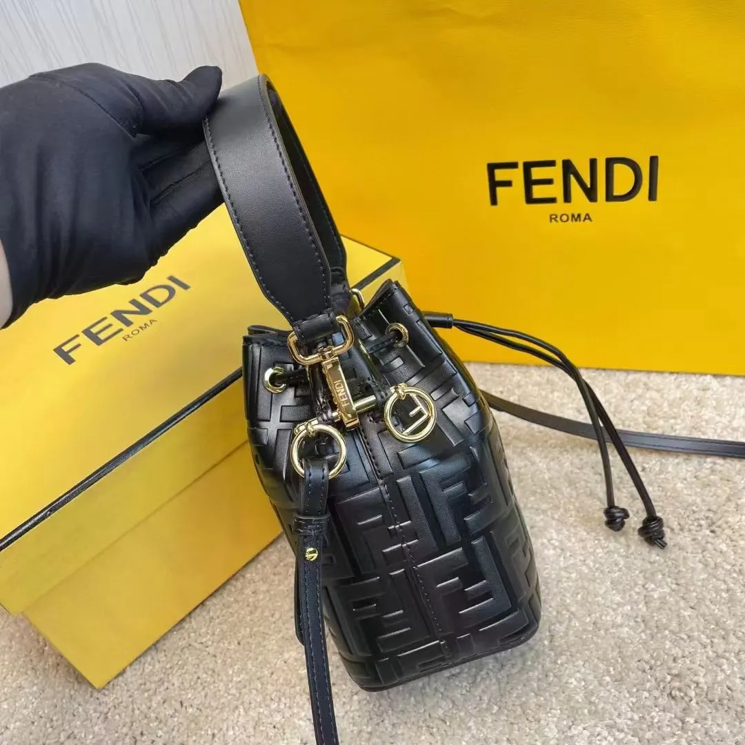 Fendi 白色 金色 小牛皮 水桶包 休闲水桶款