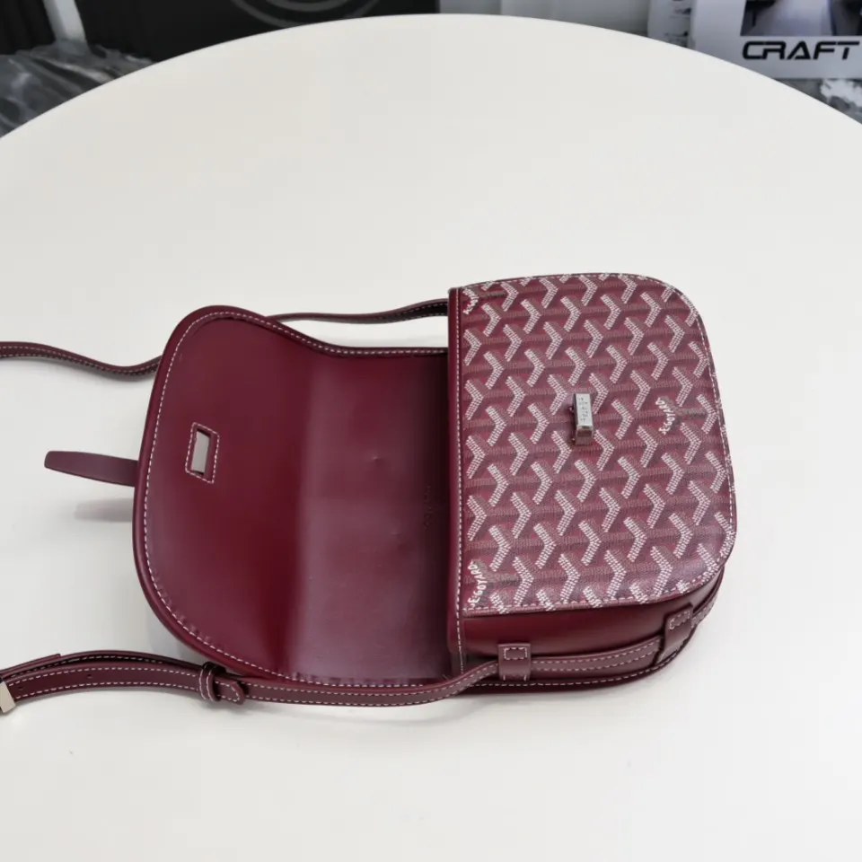 Goyard 酒红 皮质镶边以线条的方式凸显出包身轮廓 翻盖的皮质内衬亦 收纳包 旅行收纳款