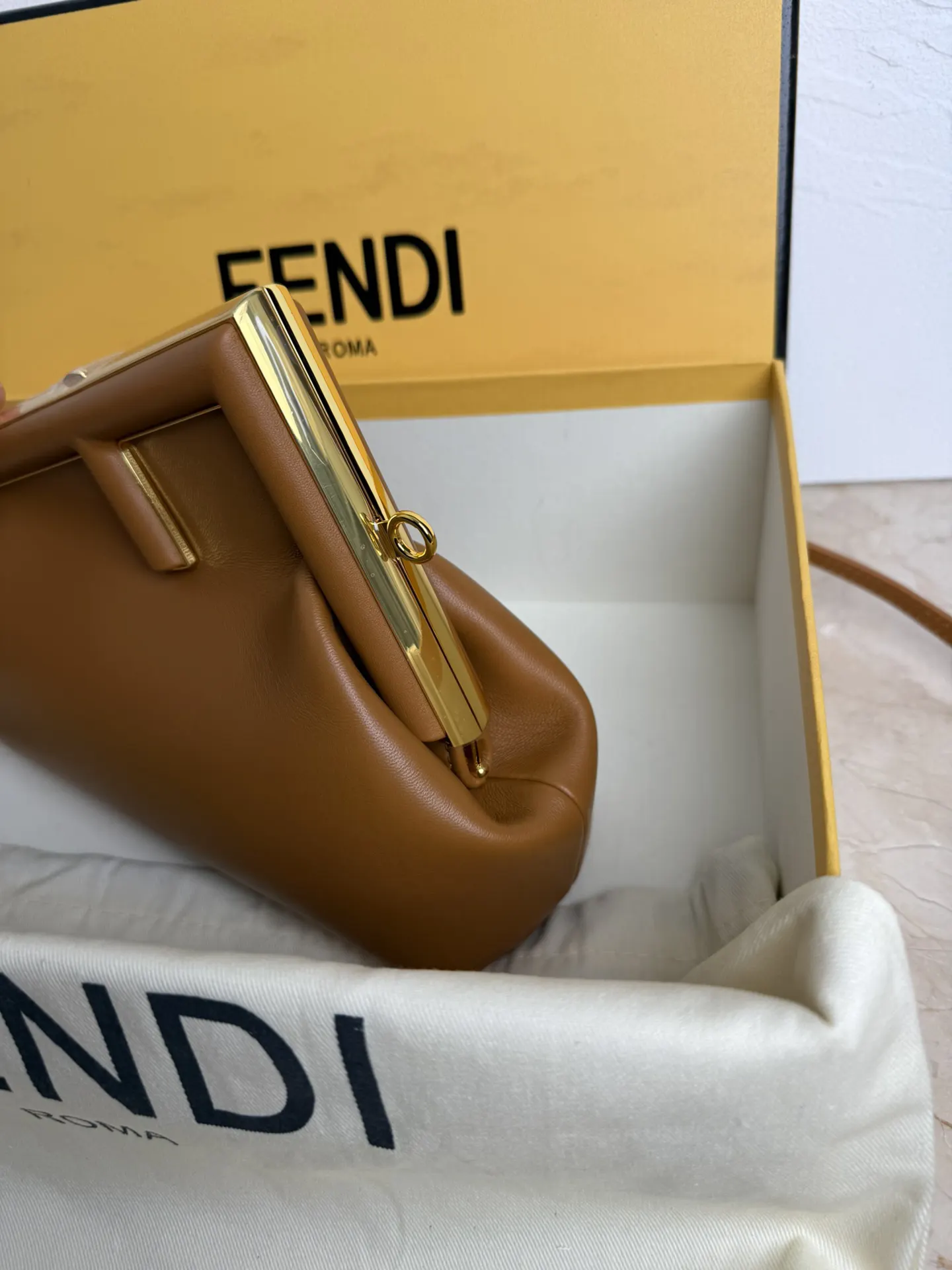 Fendi 粉色 金色 羊皮 手拿包 精致手拿款