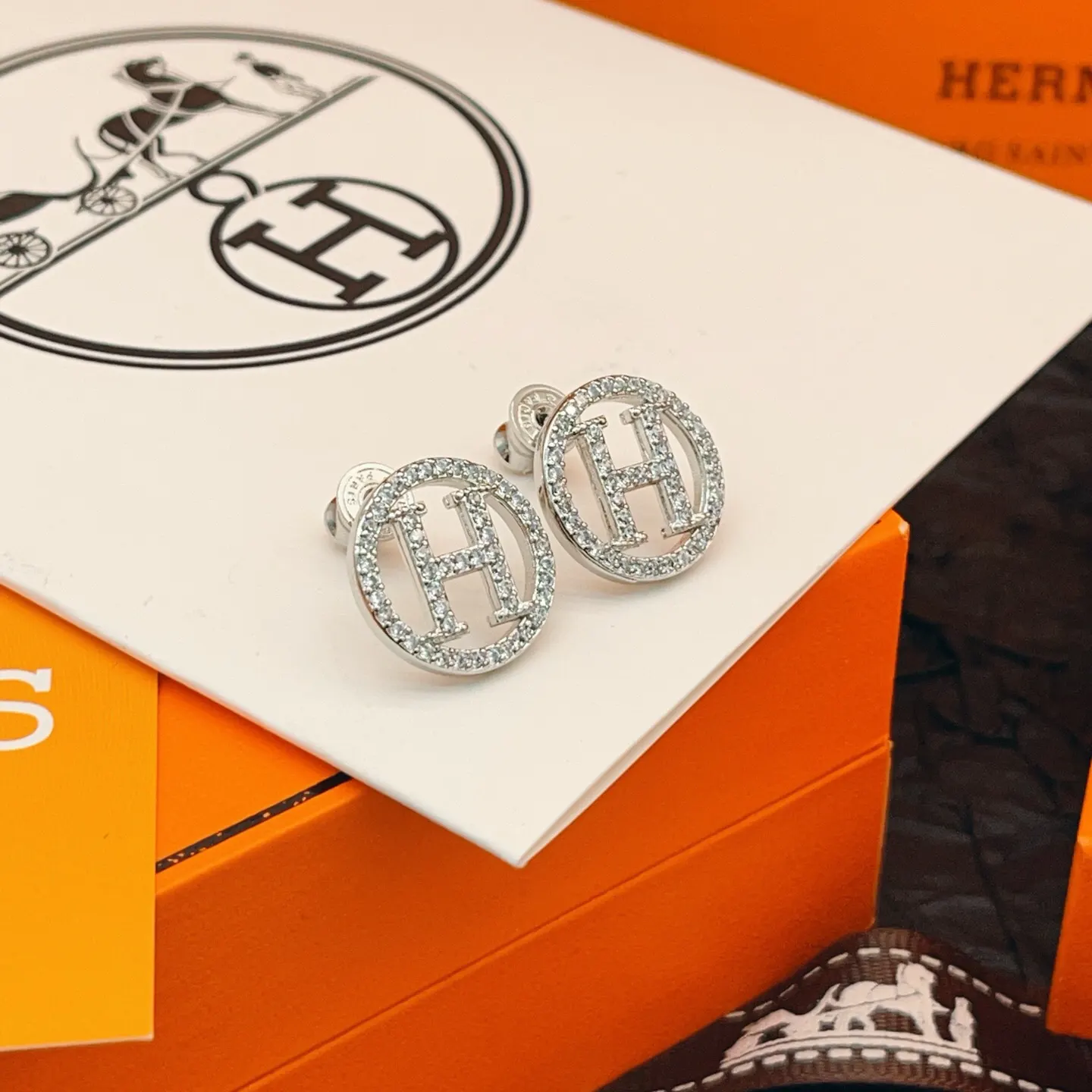 Hermès 銀色 配飾 精致配飾 耳飾(數字6) Hermès 銀色 配飾 精致配飾 耳飾(數字6)