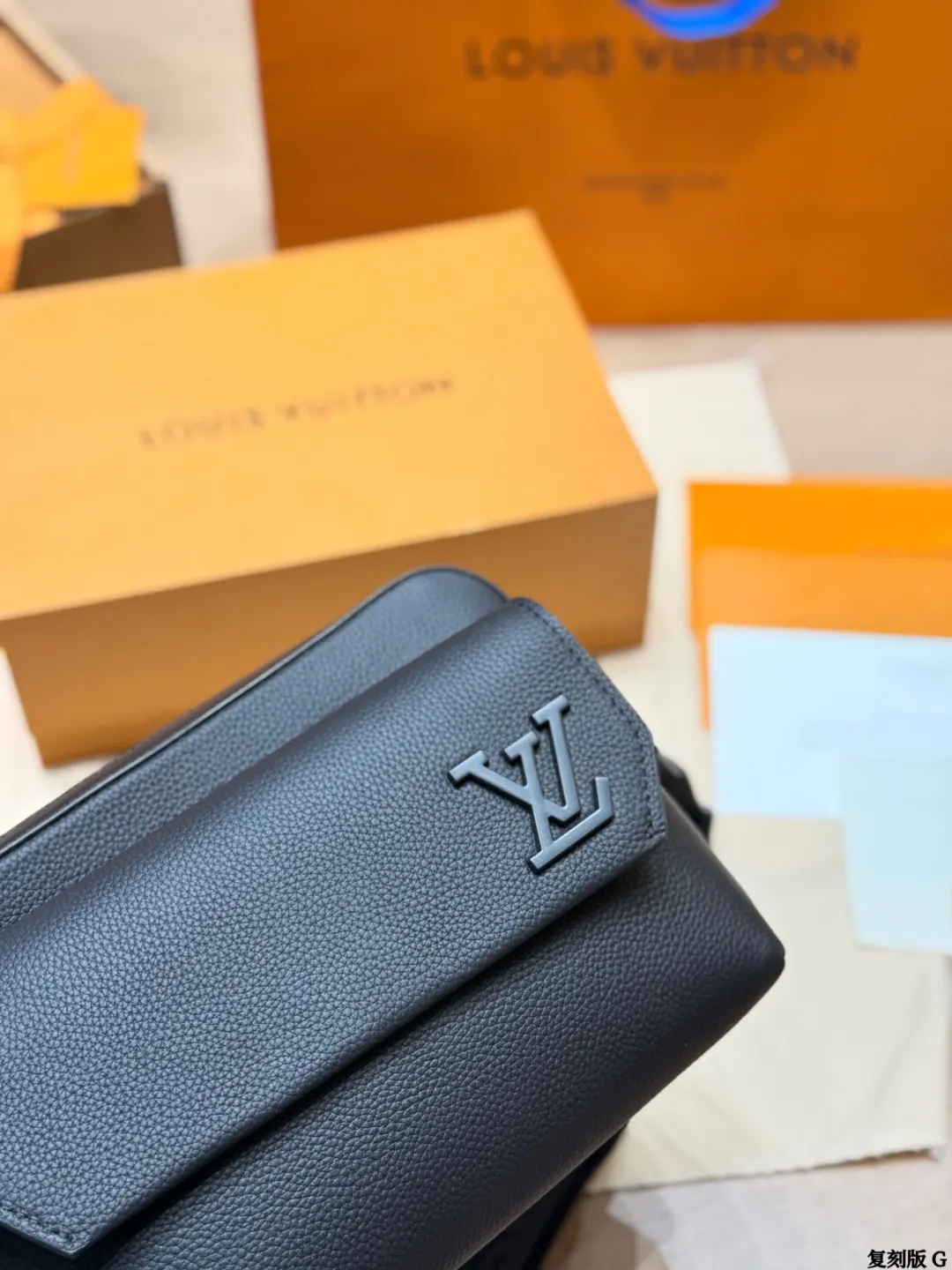 LV 黑色 老花 牛皮 版 牛皮 Fastline邮差包​​ Fas 收纳包 旅行收纳款