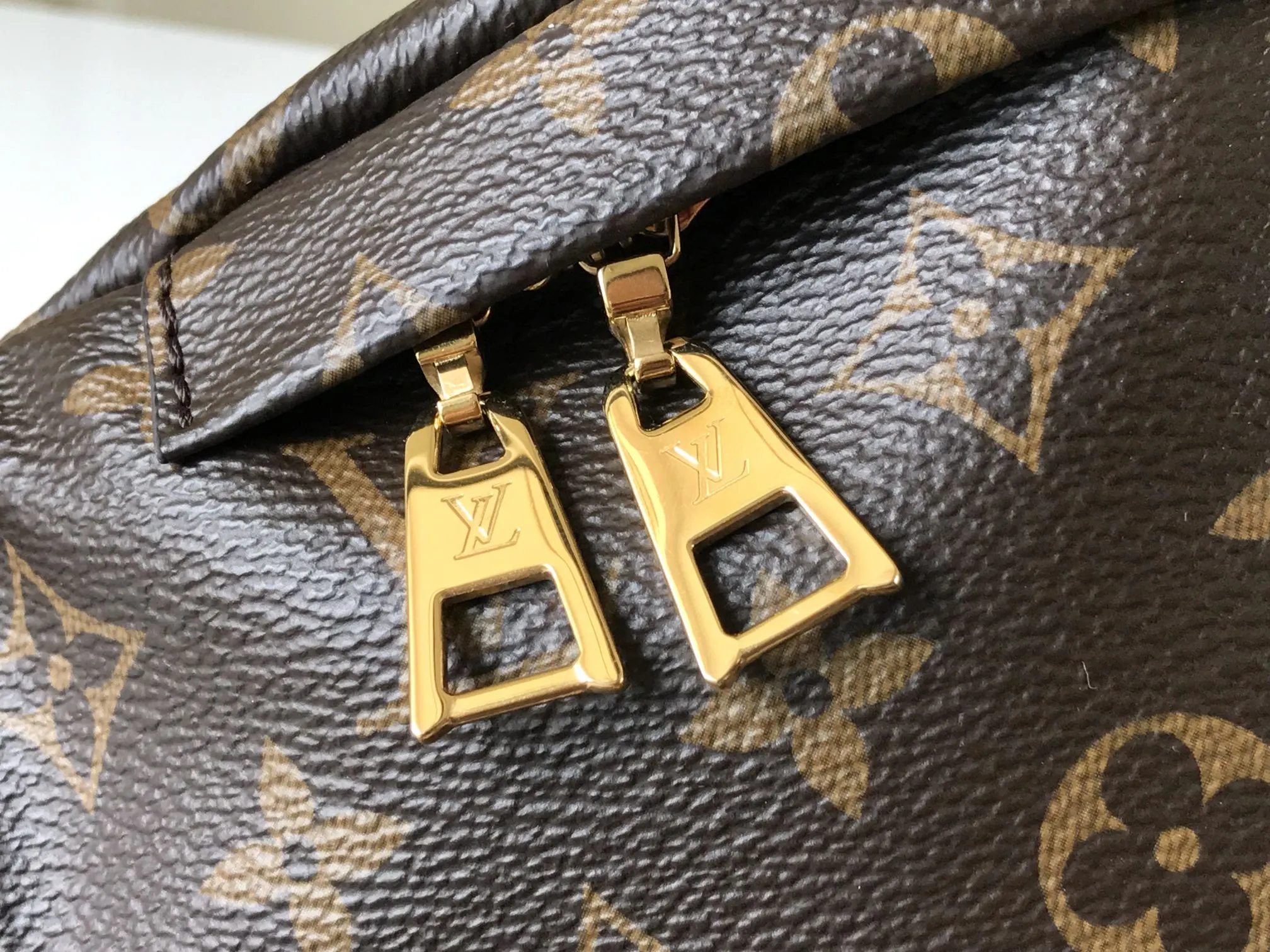 LV 金色 牛皮 海 外‬单 独实家‬拍 由經典Mo腰包 休閒腰包款