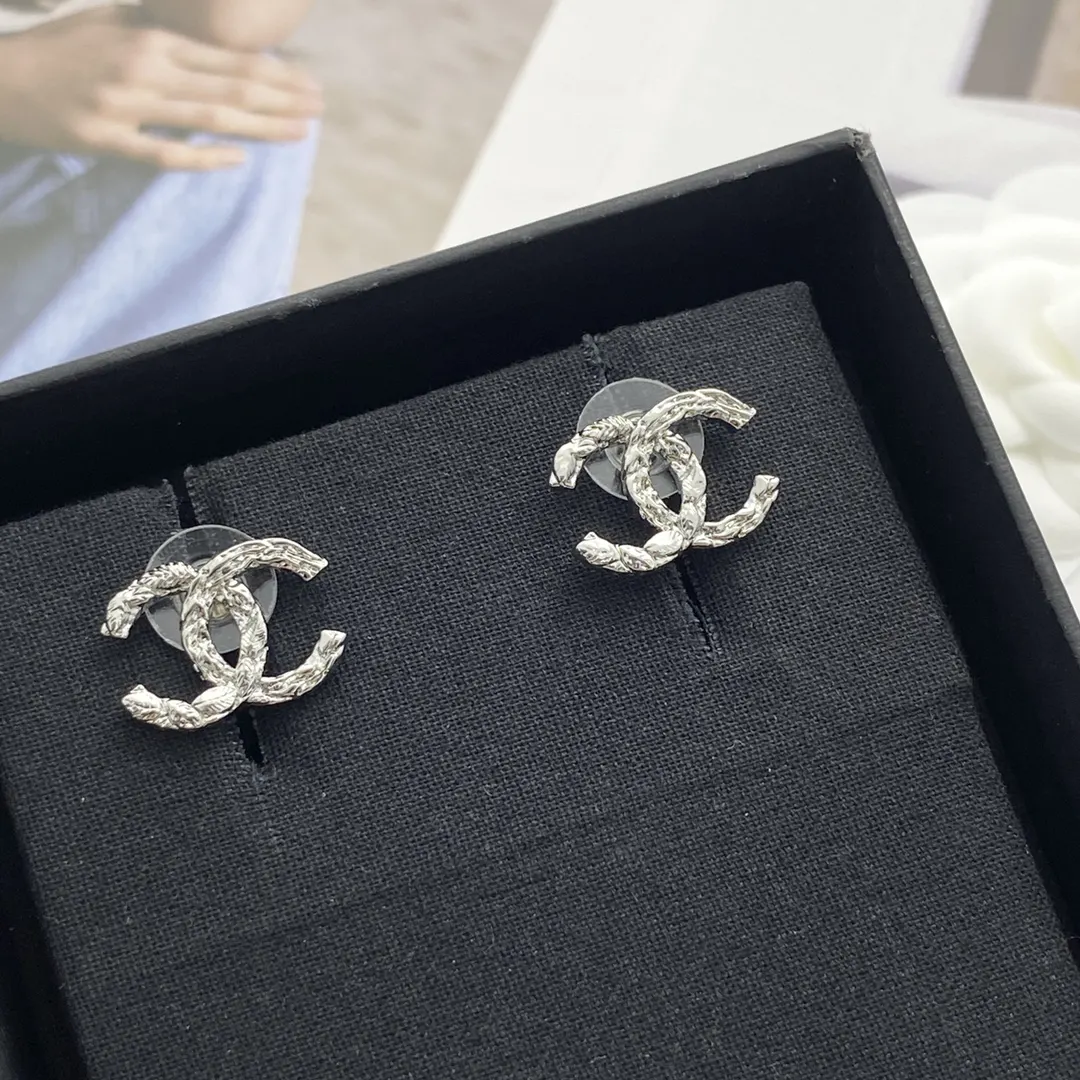 Chanel 銀色 双C 耳钉 小巧点缀 耳飾