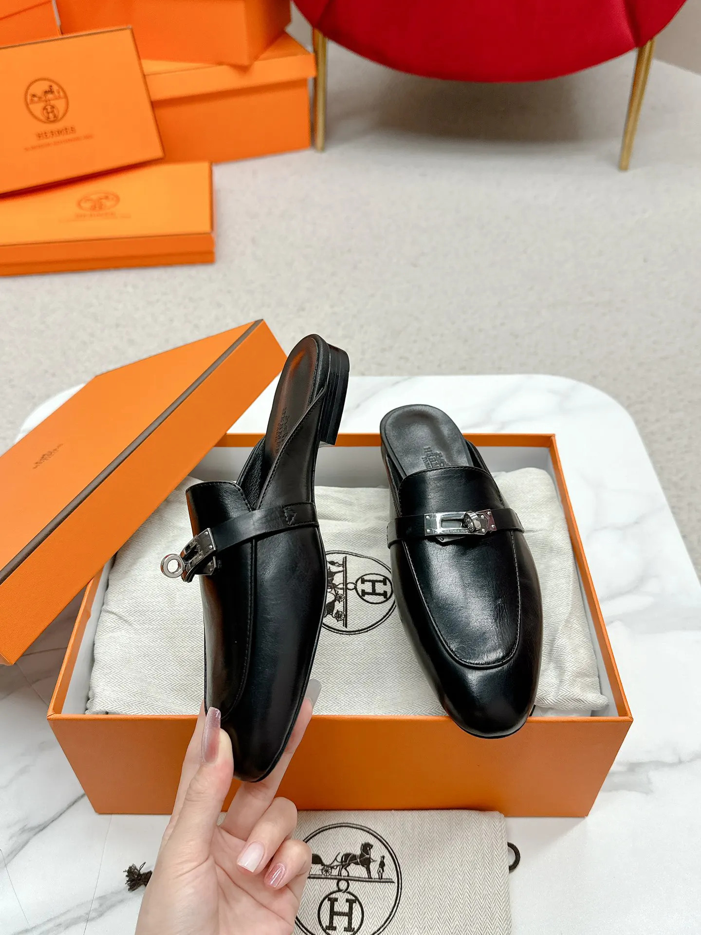 Hermès 小牛皮 拖鞋 舒適(數字4) Hermès 小牛皮 拖鞋 舒適(數字4)