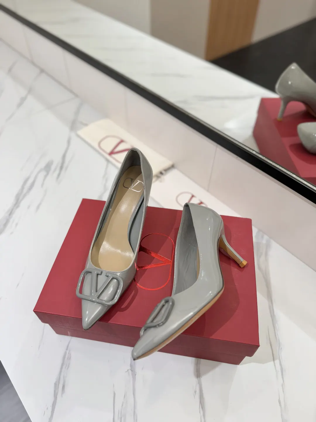 Valentino 金色 平底鞋 通勤约会款 款10