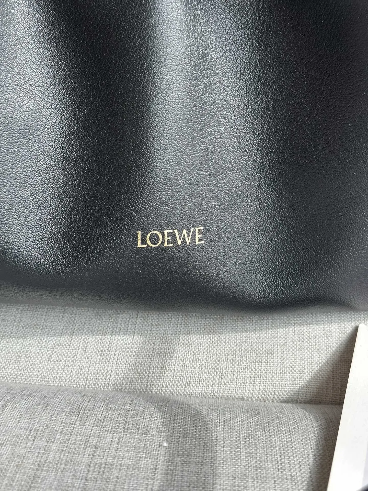 Loewe 金色 牛皮 手拿包 精致手拿款