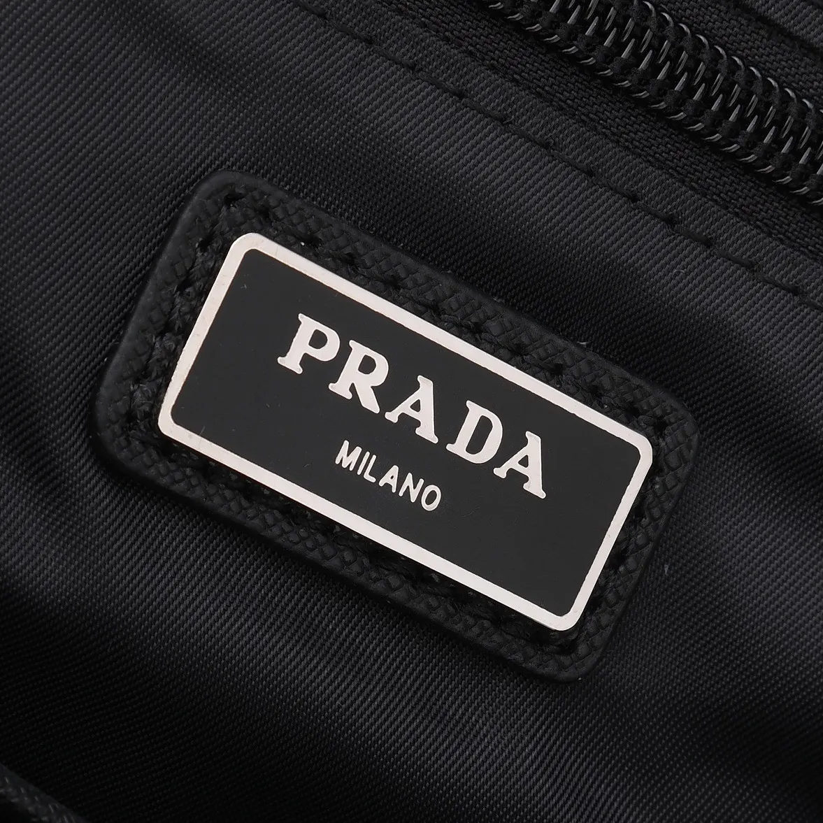 Prada 尼龍 最新 雙肩包 实用雙肩款(數字9) Prada 尼龍 最新 雙肩包 实用雙肩款(數字9)
