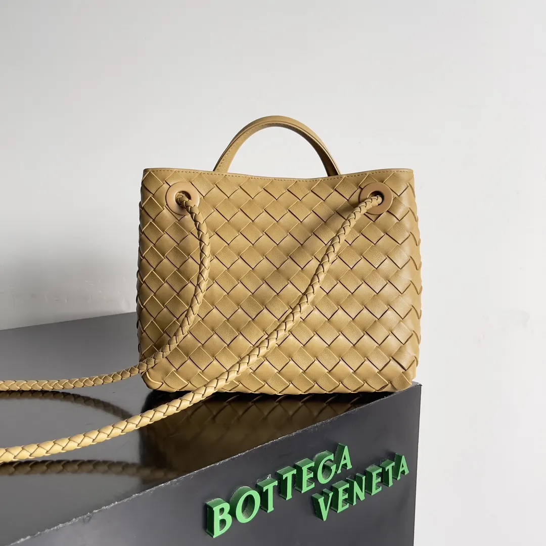 Bottega Veneta Andiamo 白色 编织手提包 精选款