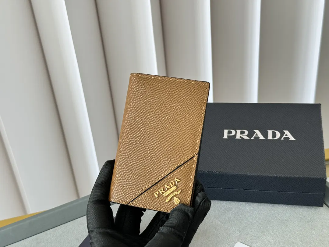 PRADA 2MC101 咖啡色 钱包 实用卡夹款