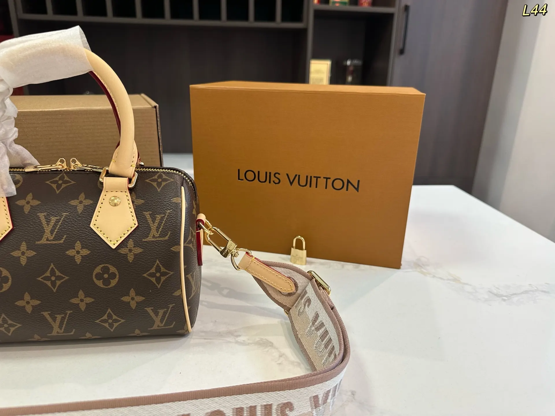 LV Speedy 老花 金色 牛皮 斜背包 輕便斜挎款
