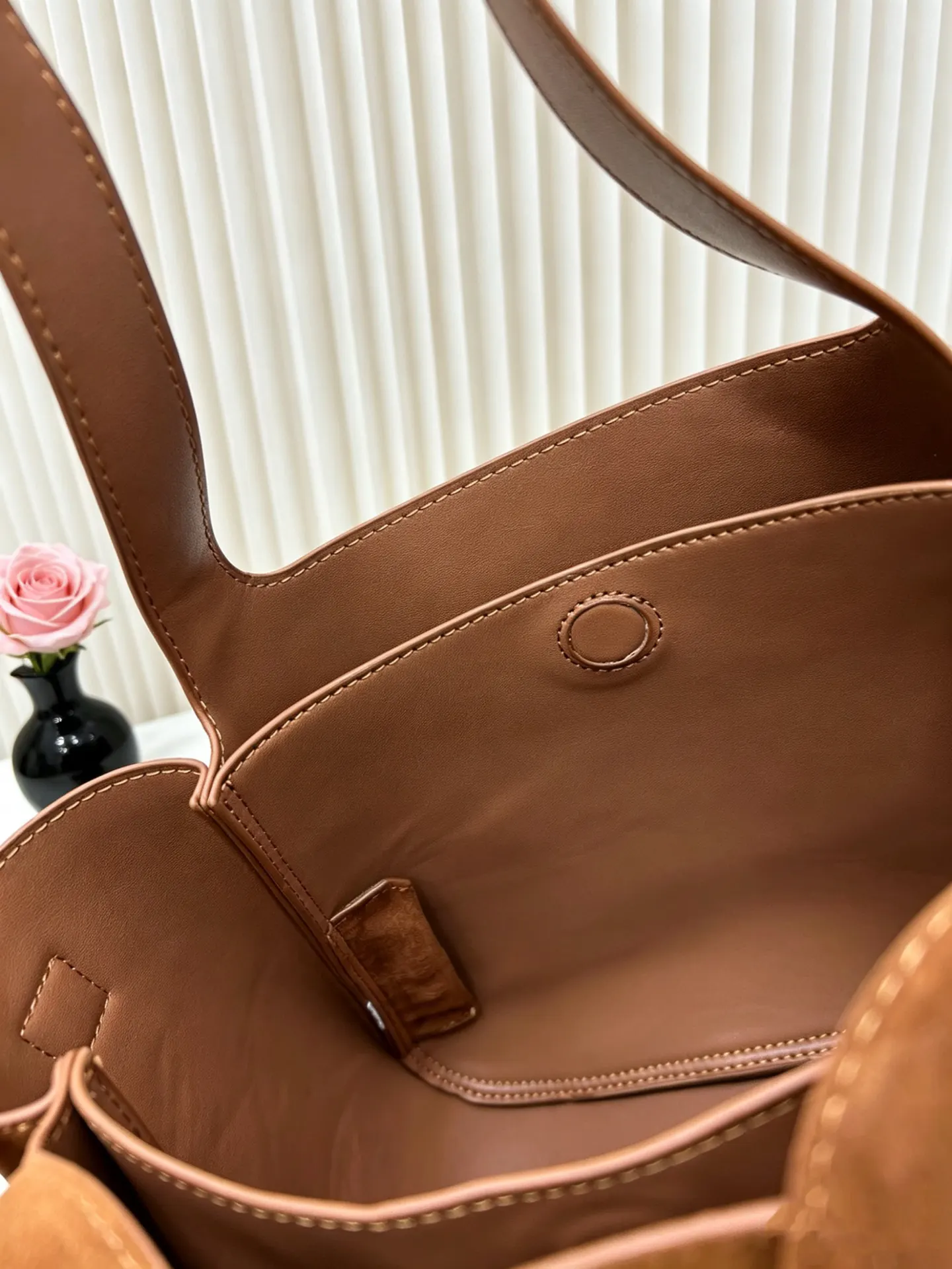 Prada 皮革 托特包 大容量托特款
