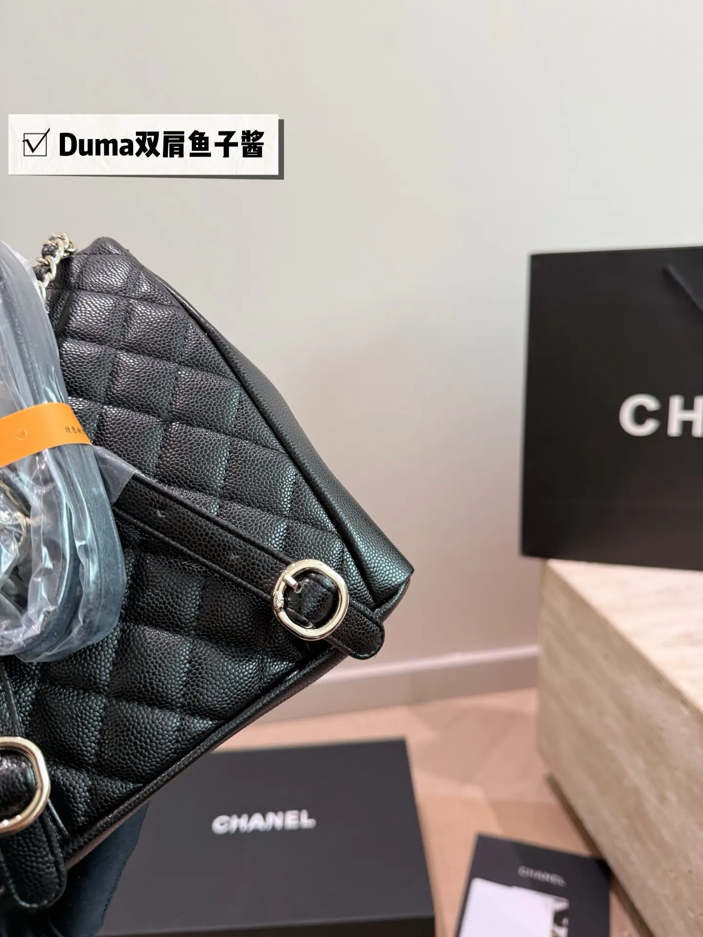 白色 金色 Duma 雙肩包 鱼子酱 浅金色五金 簡約优雅超有辨 实用雙肩款