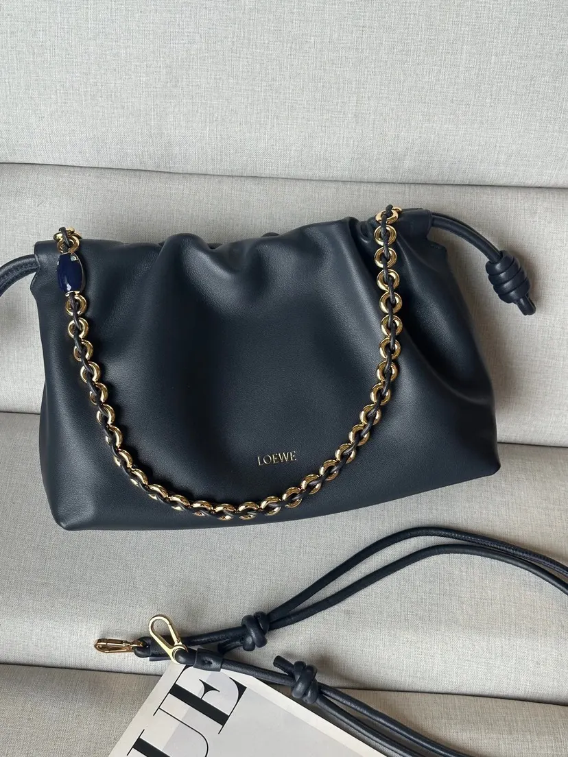 Loewe 羊皮 手袋为新 特别系列作品 鏈條包 精致鏈條款