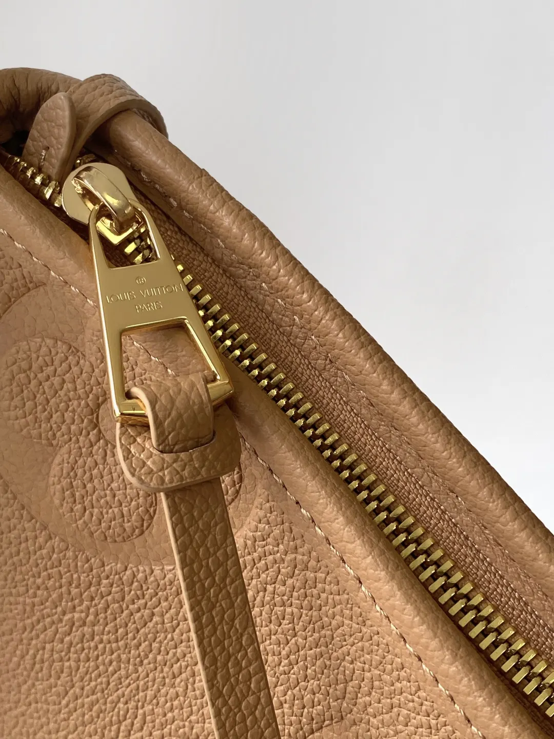CarryAll 白色 米白 Mo手拿包 精致手拿款
