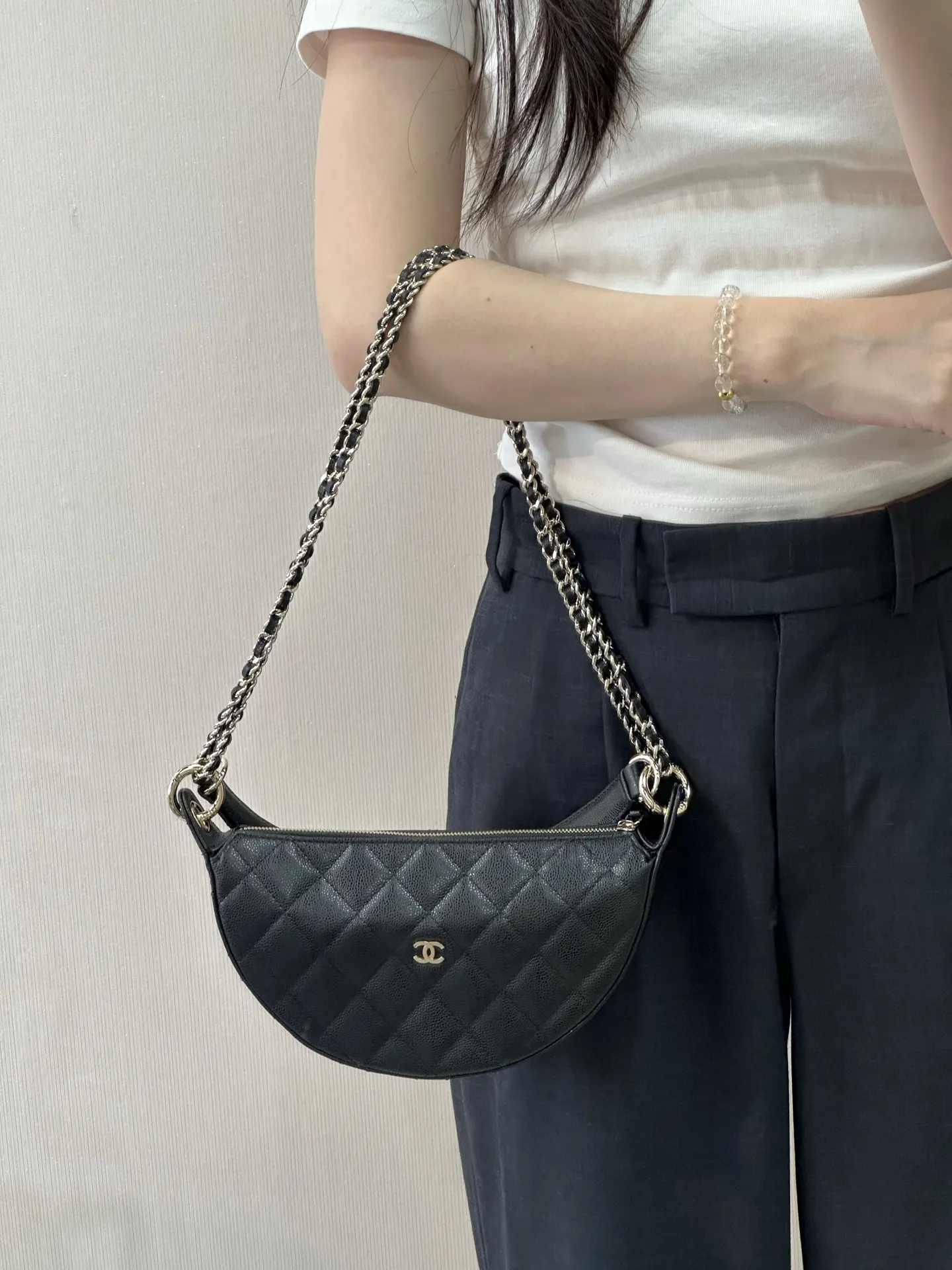 CHANEL 春夏半月包 轻松拿捏中古法式魂 懂啊 也太会了 腋下包 复古腋下背款