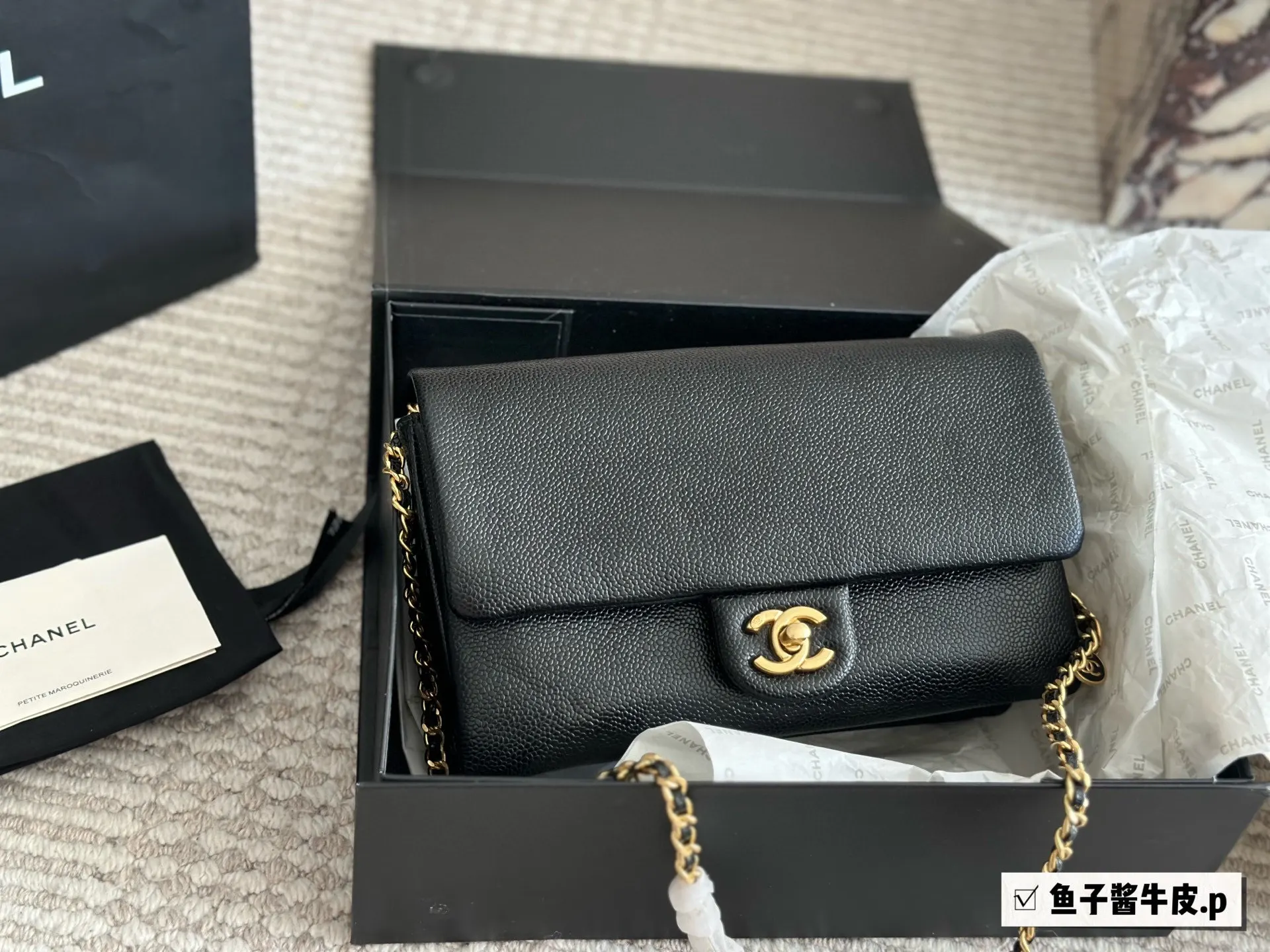 CHANEL 黑色 牛皮 斜背包 輕便斜挎款