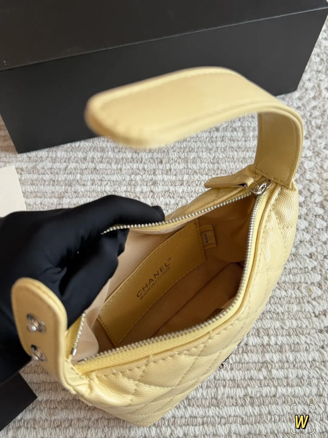 Chanel Hobo Shoulder Bag Vintage Leather Image 9 Chanel Hobo Shoulder Bag Vintage Leather Image 9