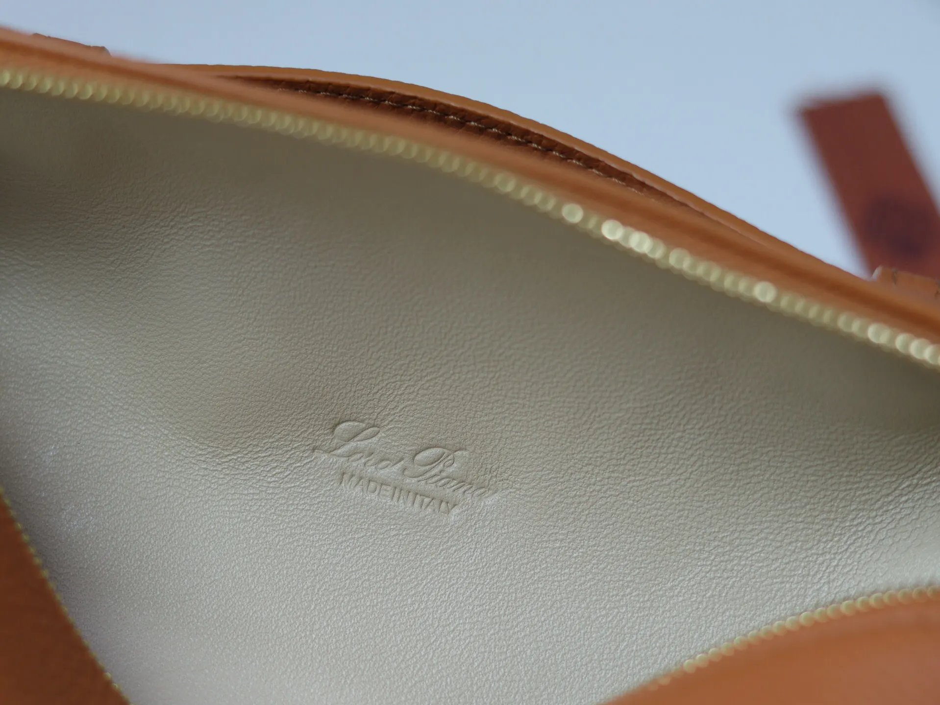 牛皮 LORO PIANA 手拿包 精致手拿款