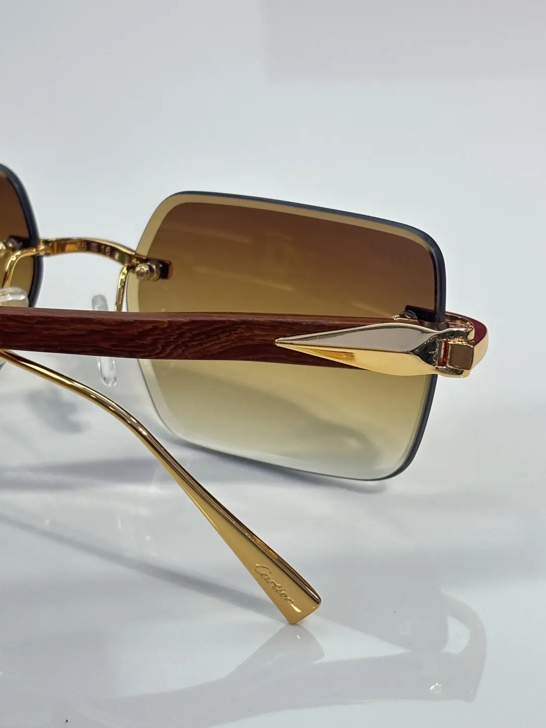 Cartier 墨镜 时尚防晒款 款25