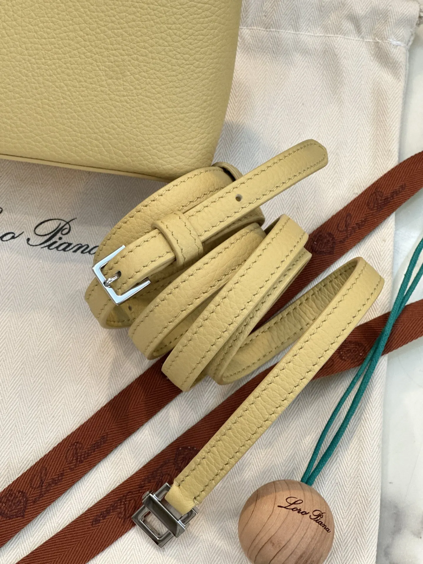 黃色 小牛皮 Loro Piana Extra Poket 手拿包 精致手拿款