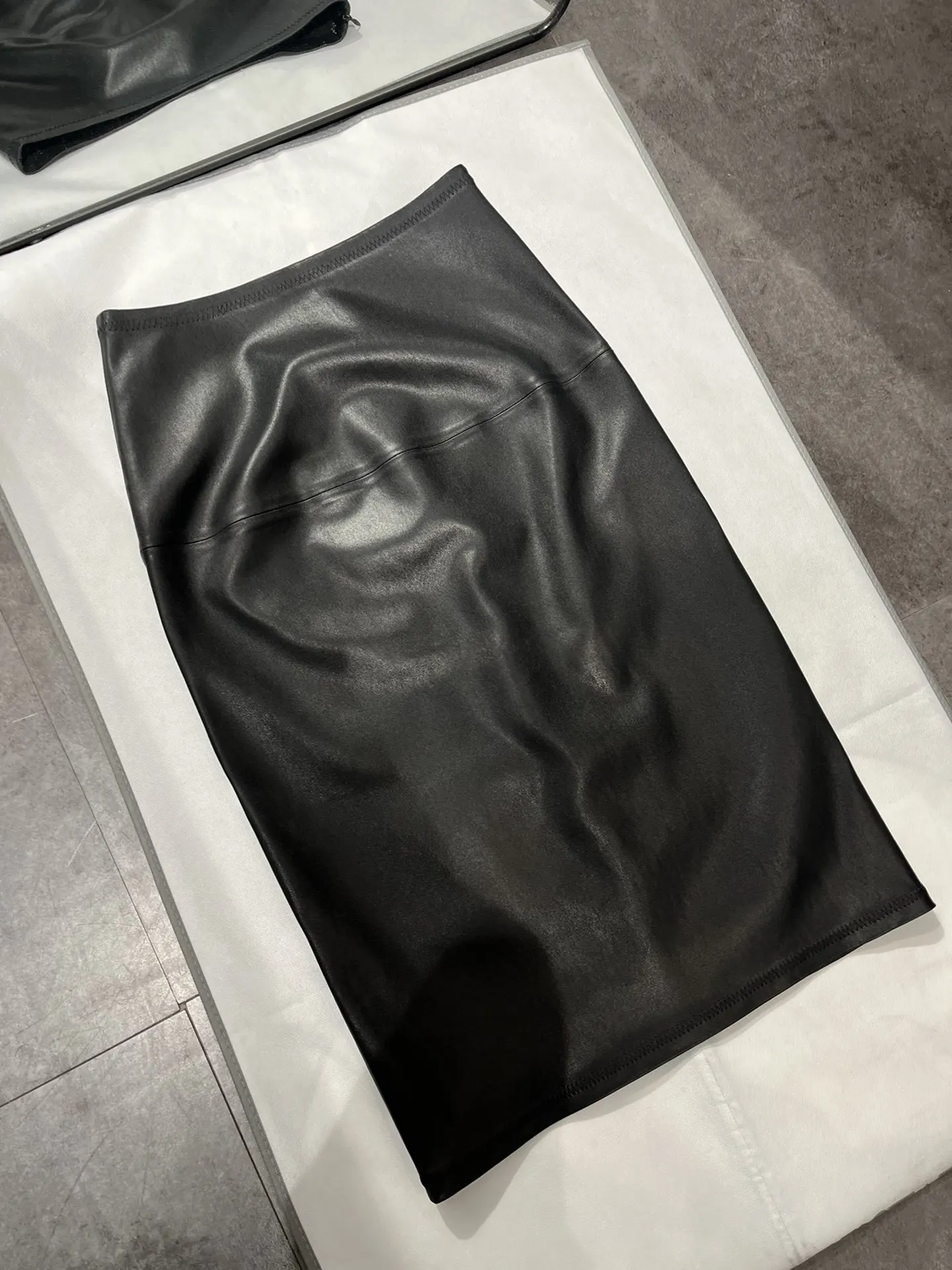PRADA 羊皮 半身裙 包臀修身款