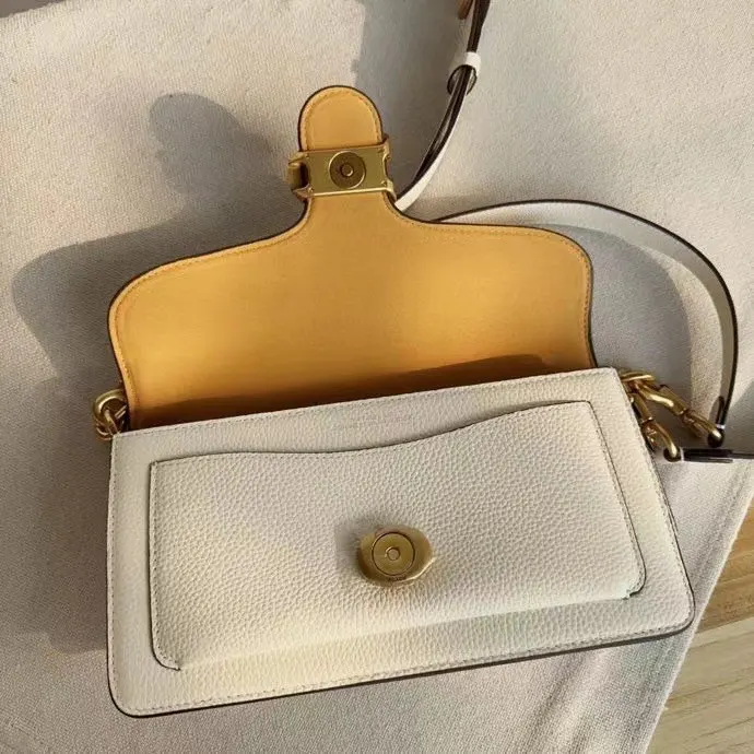 Coach 牛皮 腋下包 復古腋下背款(數字9) Coach 牛皮 腋下包 復古腋下背款(數字9)