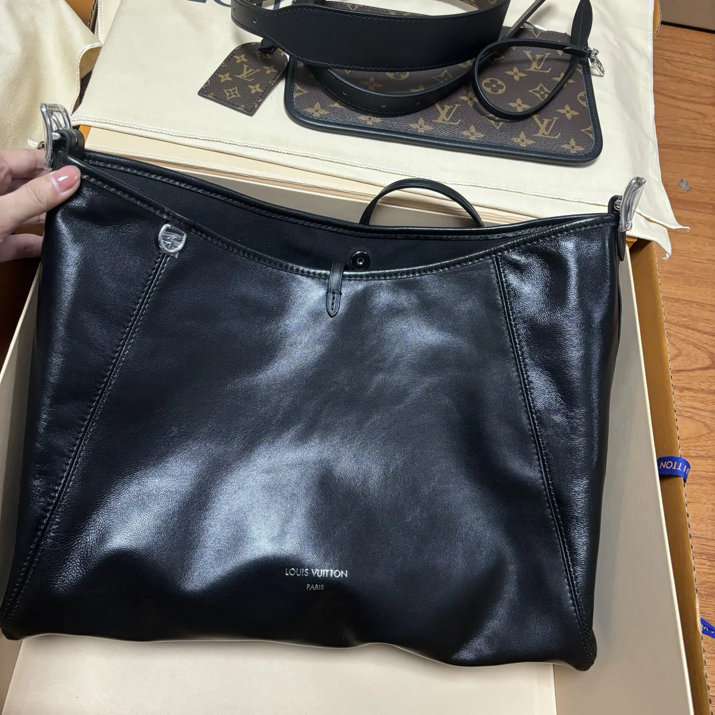 CarryAll 羊皮 自然光拍摄真正的渠道 我们确保所有材料 水桶包 休闲水桶款