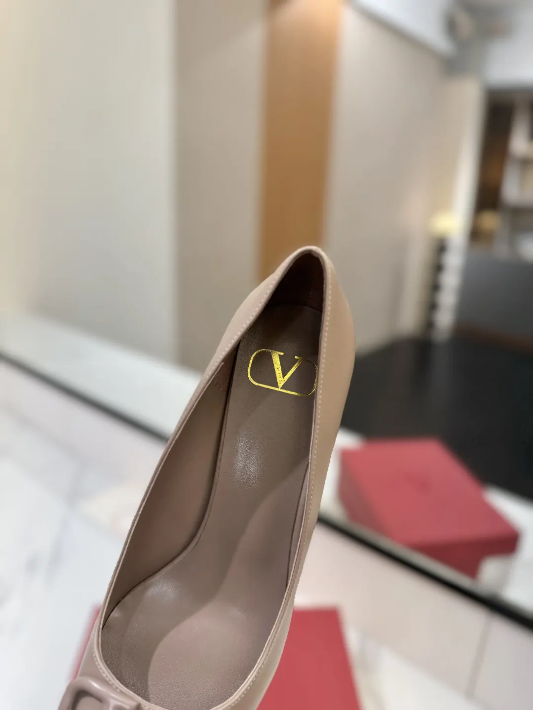 Valentino 金色 平底鞋 通勤约会款