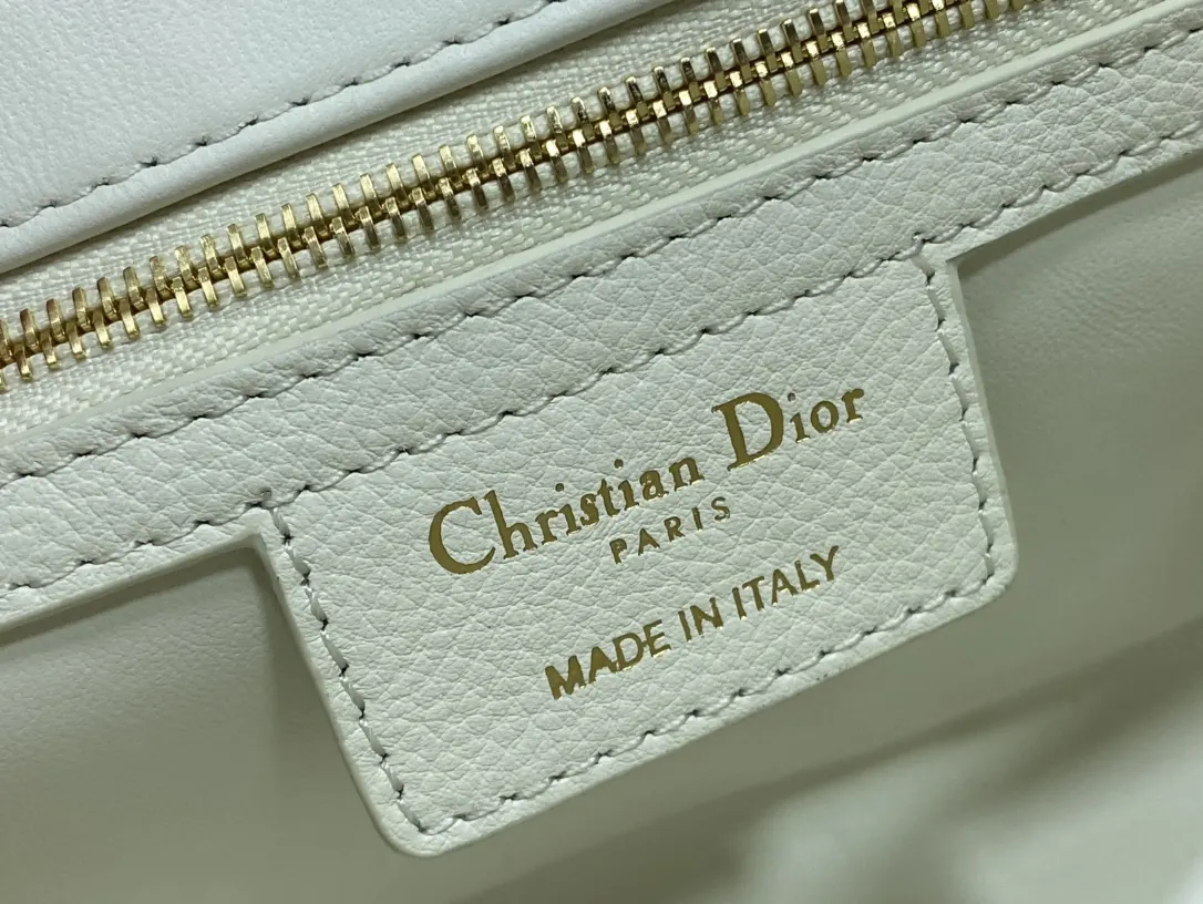 Dior Caro 奶白小牛皮链条包 简约斜挎