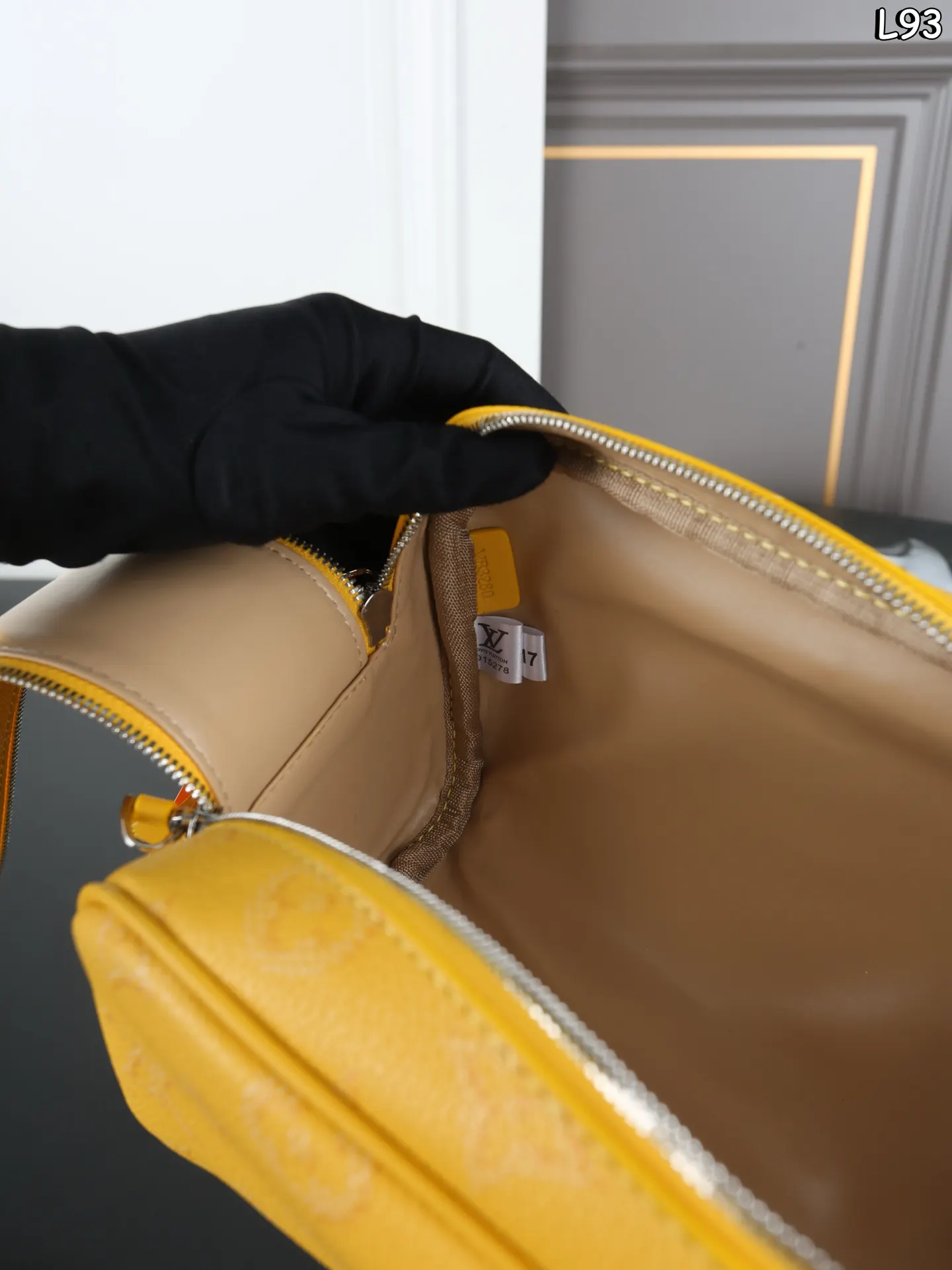 LV 墨绿 Dopp Kit 涂鸦 洗漱包 多巴胺色 化妆包 便携收纳款