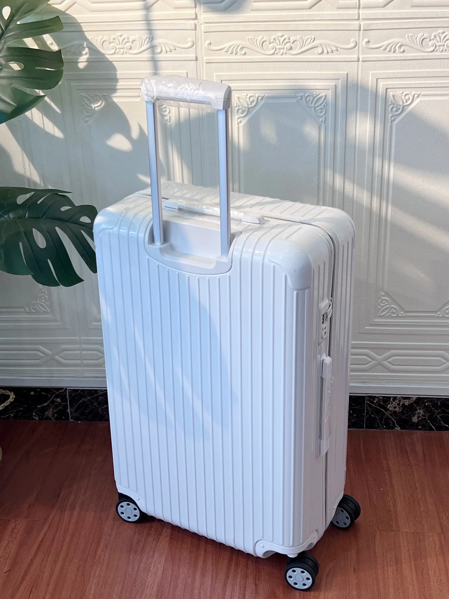 黑色 白色 日默瓦rimowa拉杆箱行李箱登机箱旅行箱方胖子運動 旅行拉杆款 輕便出行款