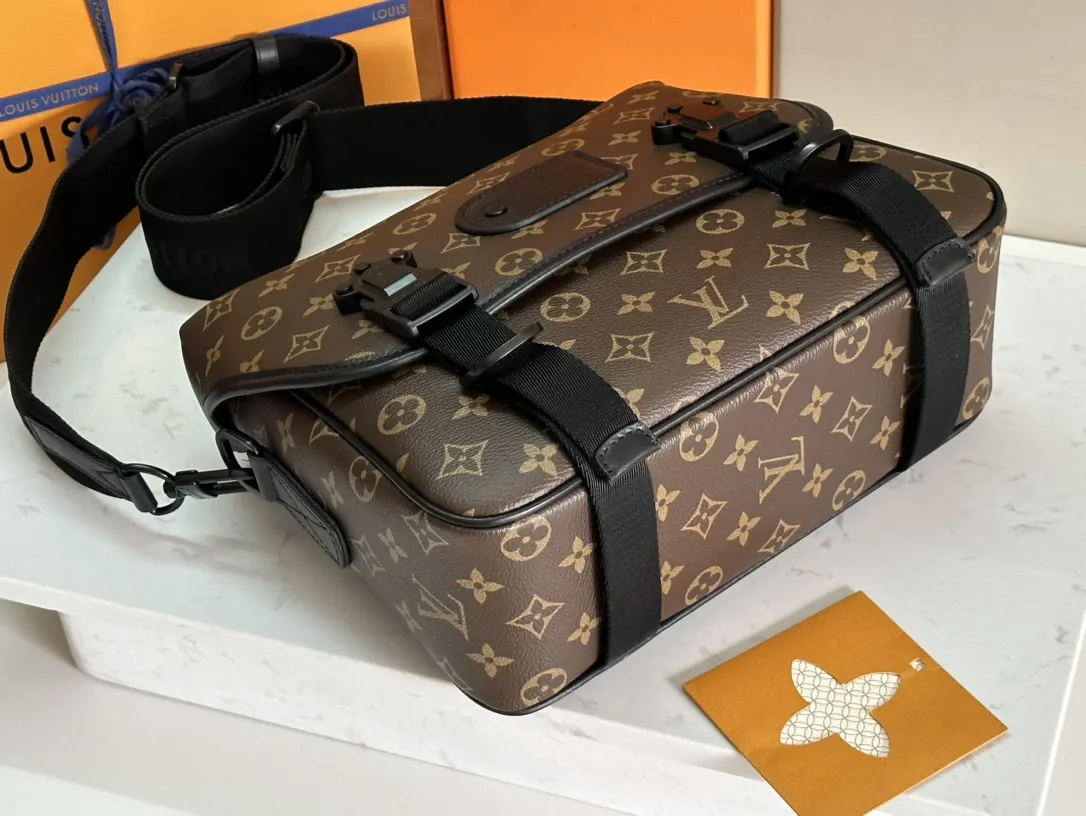 LV 牛皮 开发 全钢五金 本款 Trail 邮差包向品牌 收纳包 旅行收纳款