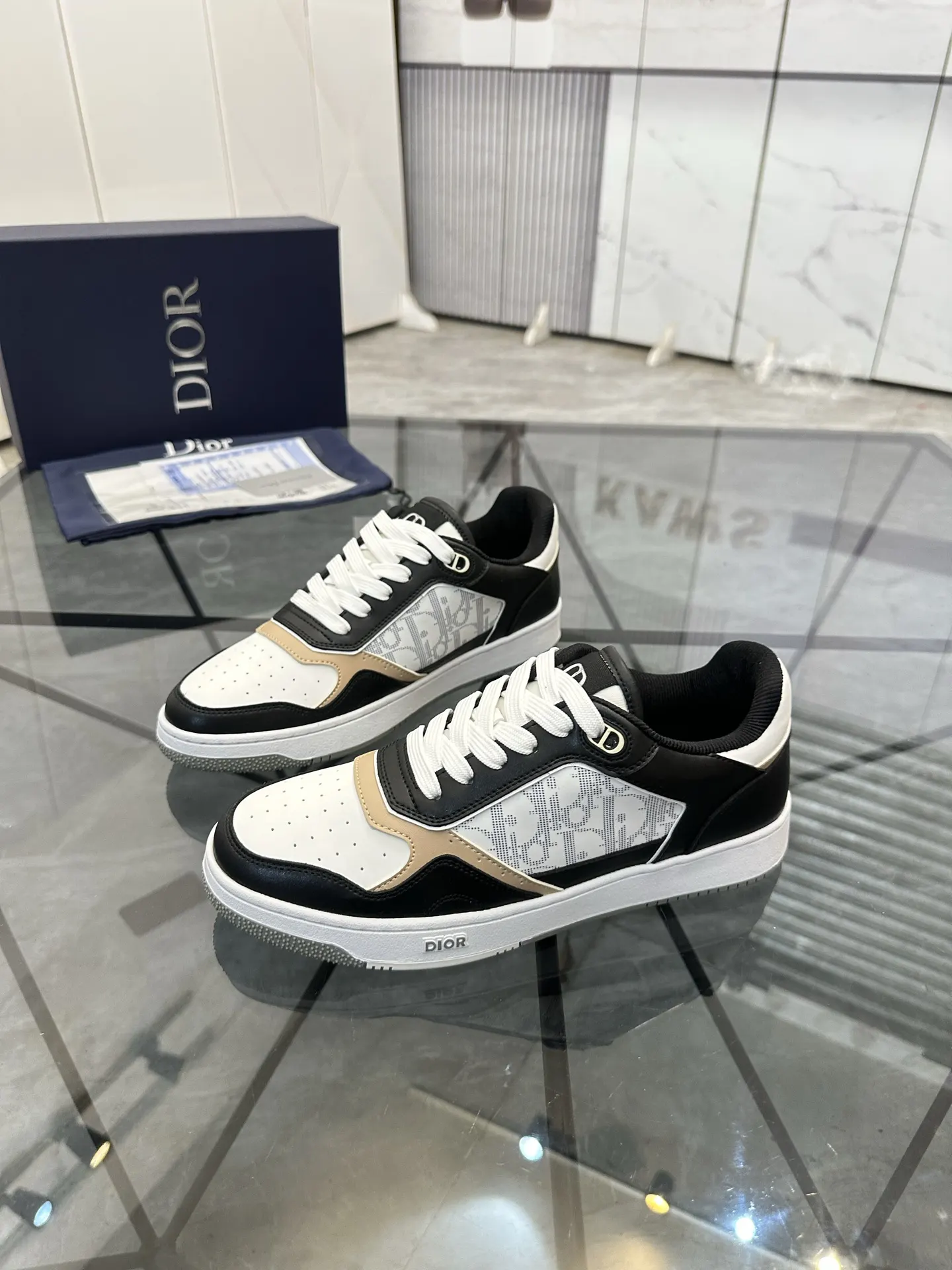 Dior 黑白拼色牛皮低帮运动鞋 橙色点缀款