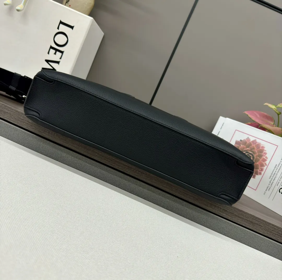 牛皮 LO℮w℮ 柔软粒面牛皮革Goya薄款流线型公文包 商務通勤款