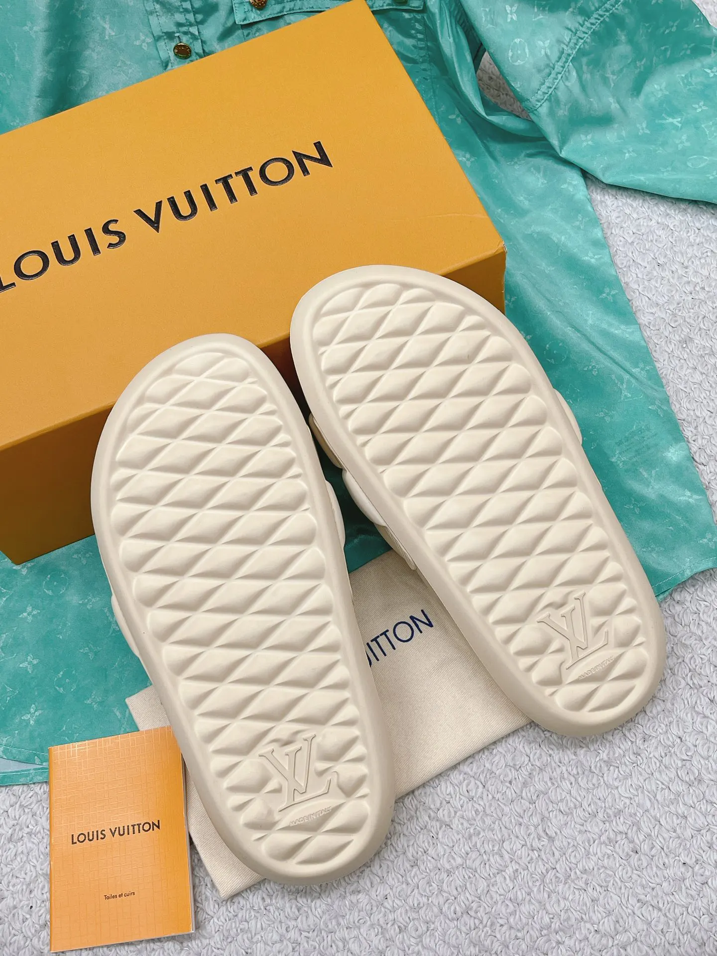 LV 厚底拖鞋 休閒百搭款(數字7) LV 厚底拖鞋 休閒百搭款(數字7)
