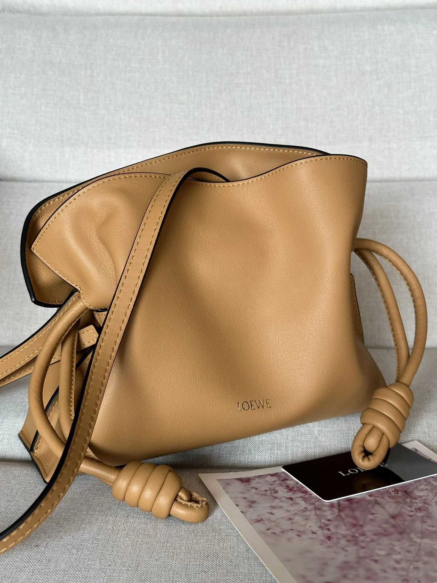 Loewe 金色 牛皮 手拿包 精致手拿款