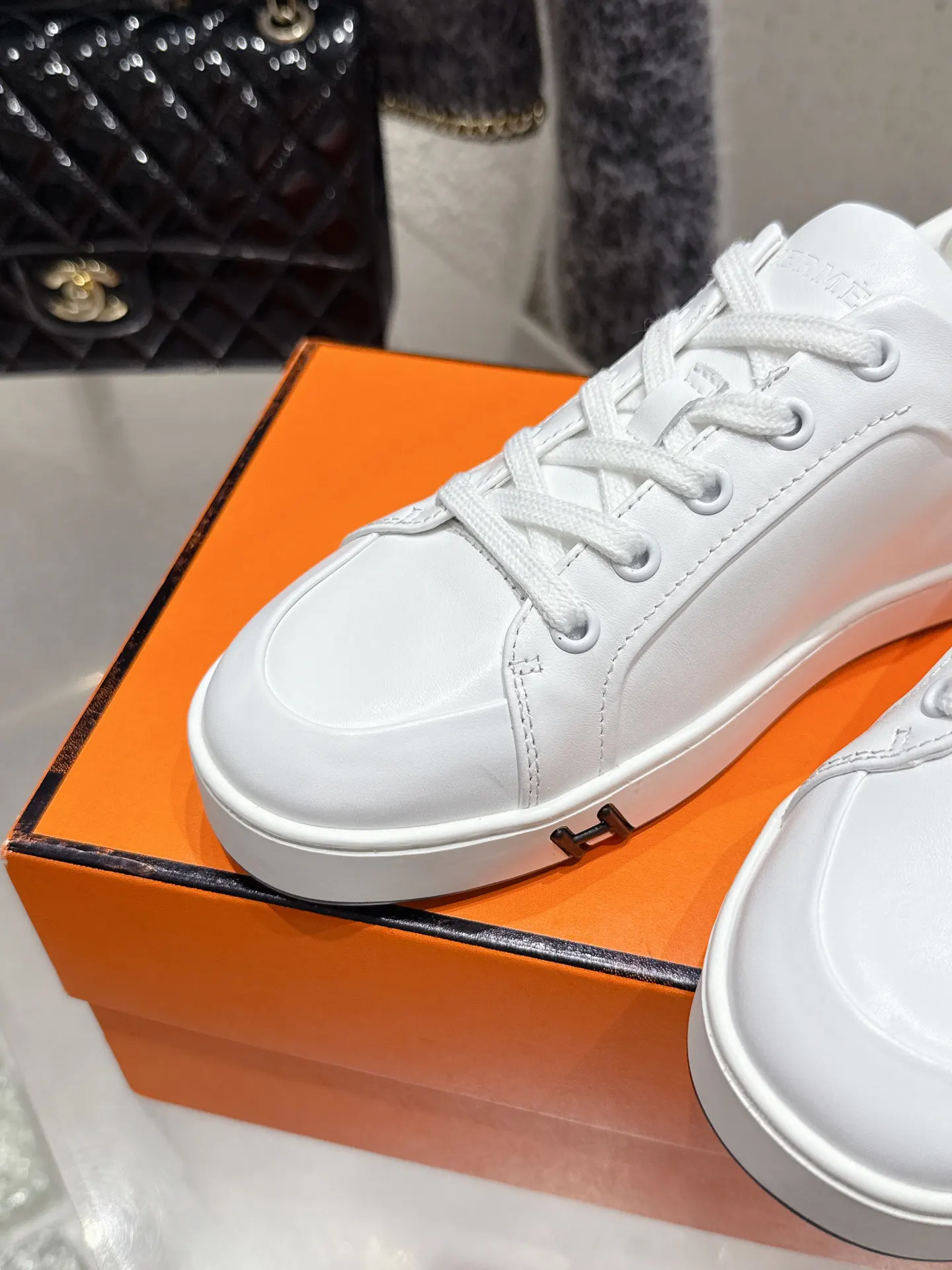 Hermès 绝对是最值得买的 羊皮 鞋履 舒適 運動鞋(數字6) Hermès 绝对是最值得买的 羊皮 鞋履 舒適 運動鞋(數字6)