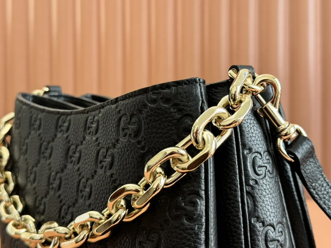Gucci GG Emblem 黑色 棕色 荔枝纹 斜背包 輕便斜挎款