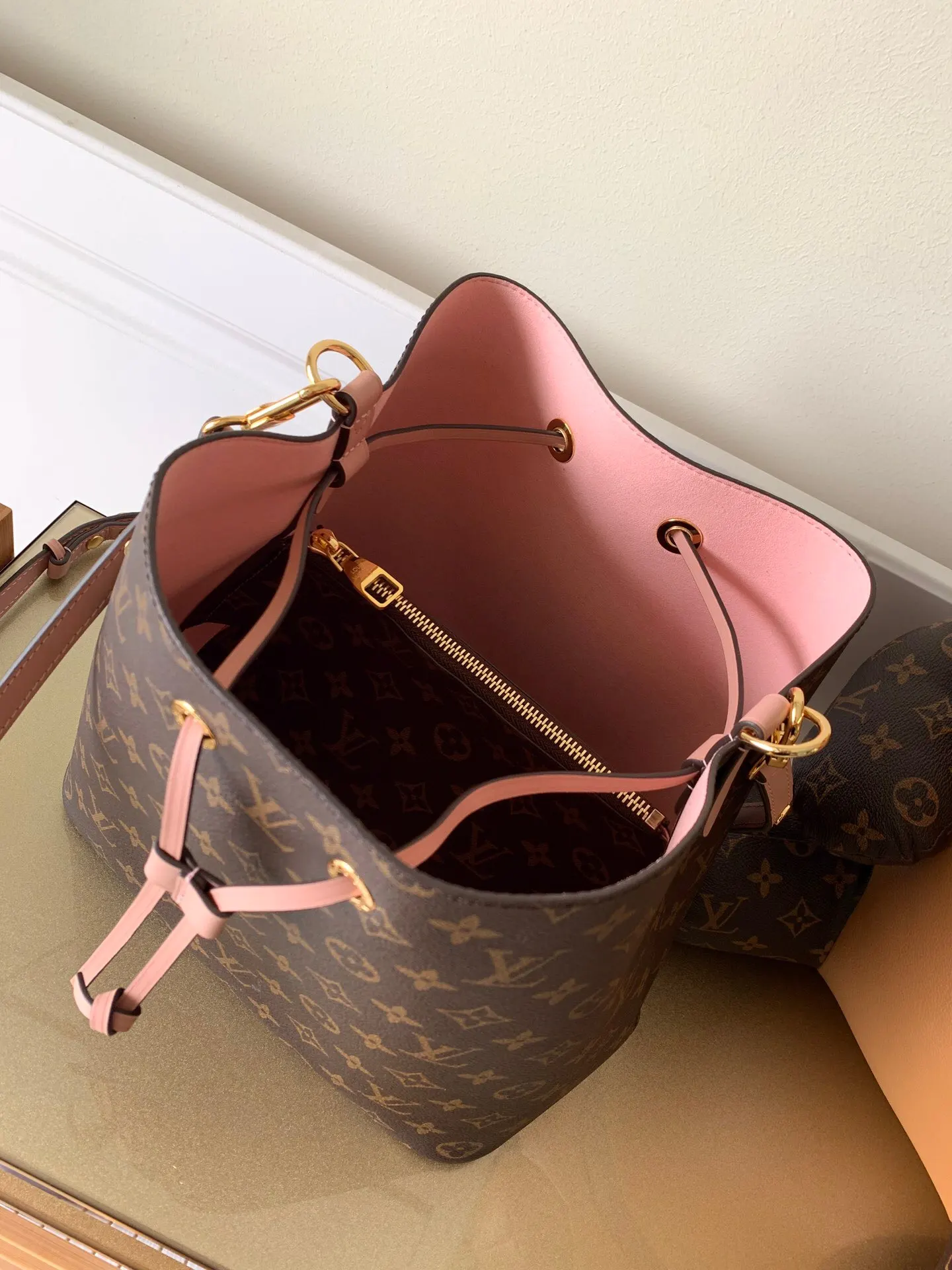 Louis Vuitton Bucket Bag Casual Image 9 Louis Vuitton Bucket Bag Casual Image 9
