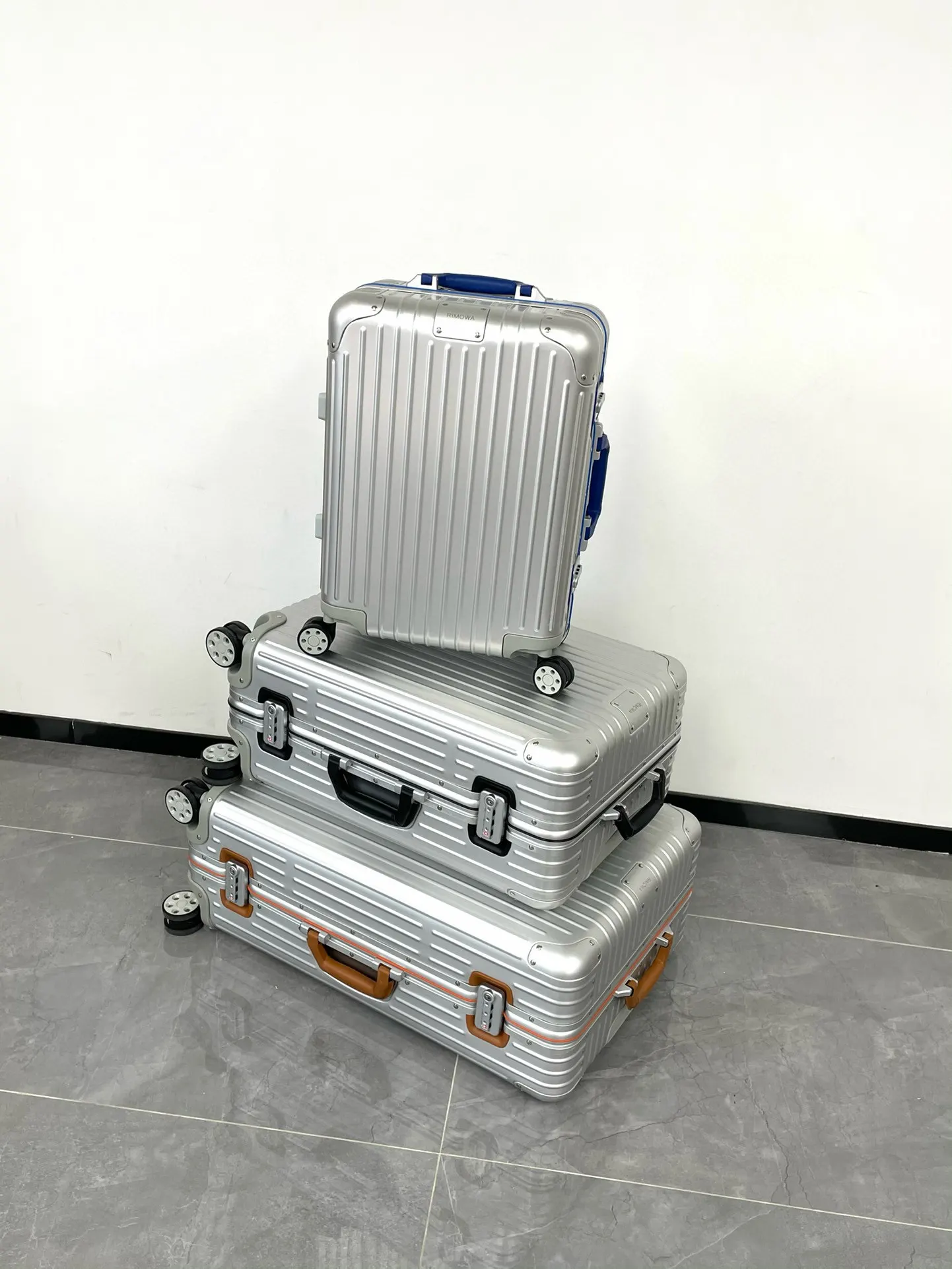色款式 行李箱 旅行拉杆款 轻便出行款