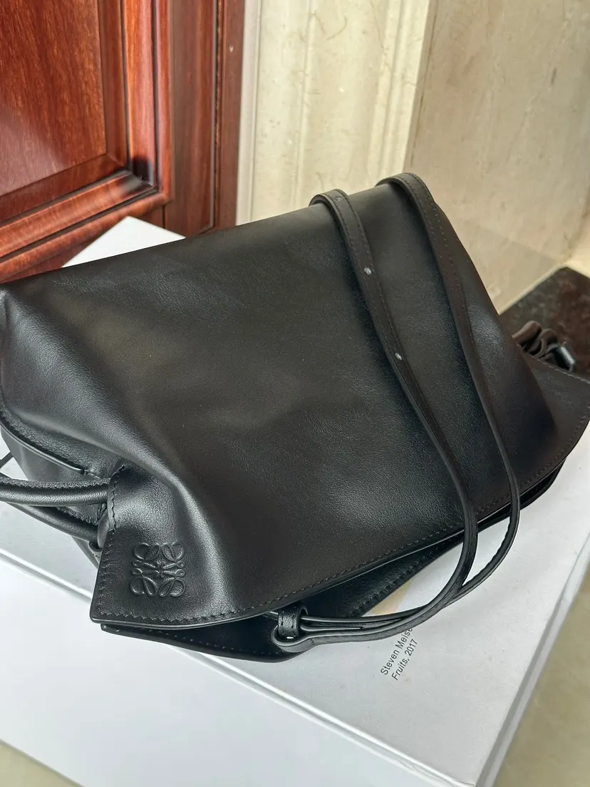 Loewe 黑色 小牛皮 手拿包 精致手拿款