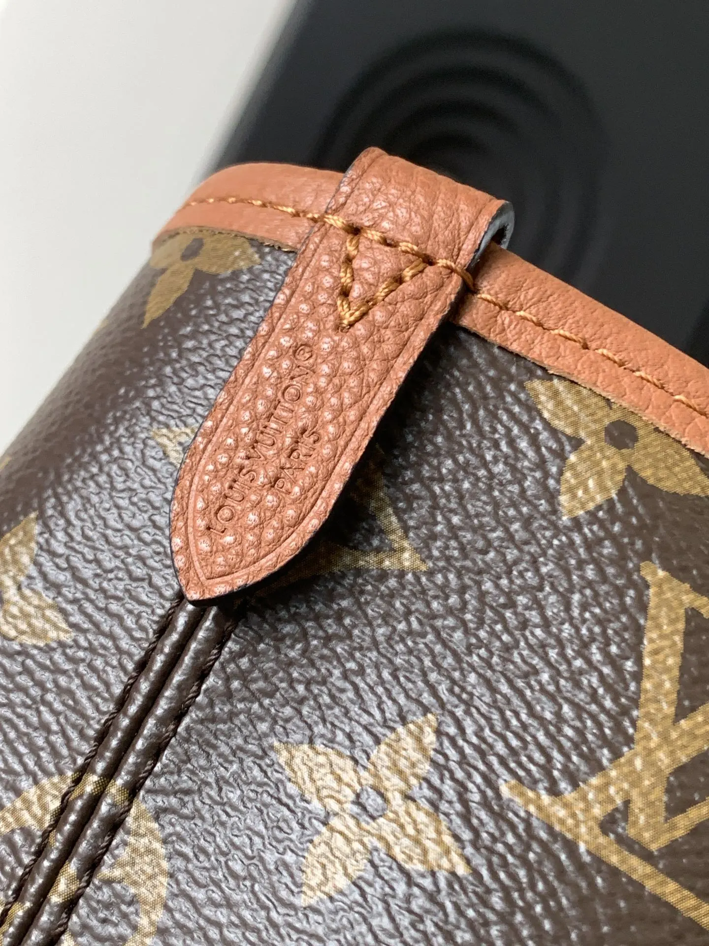 Louis Vuitton M12061 托特包